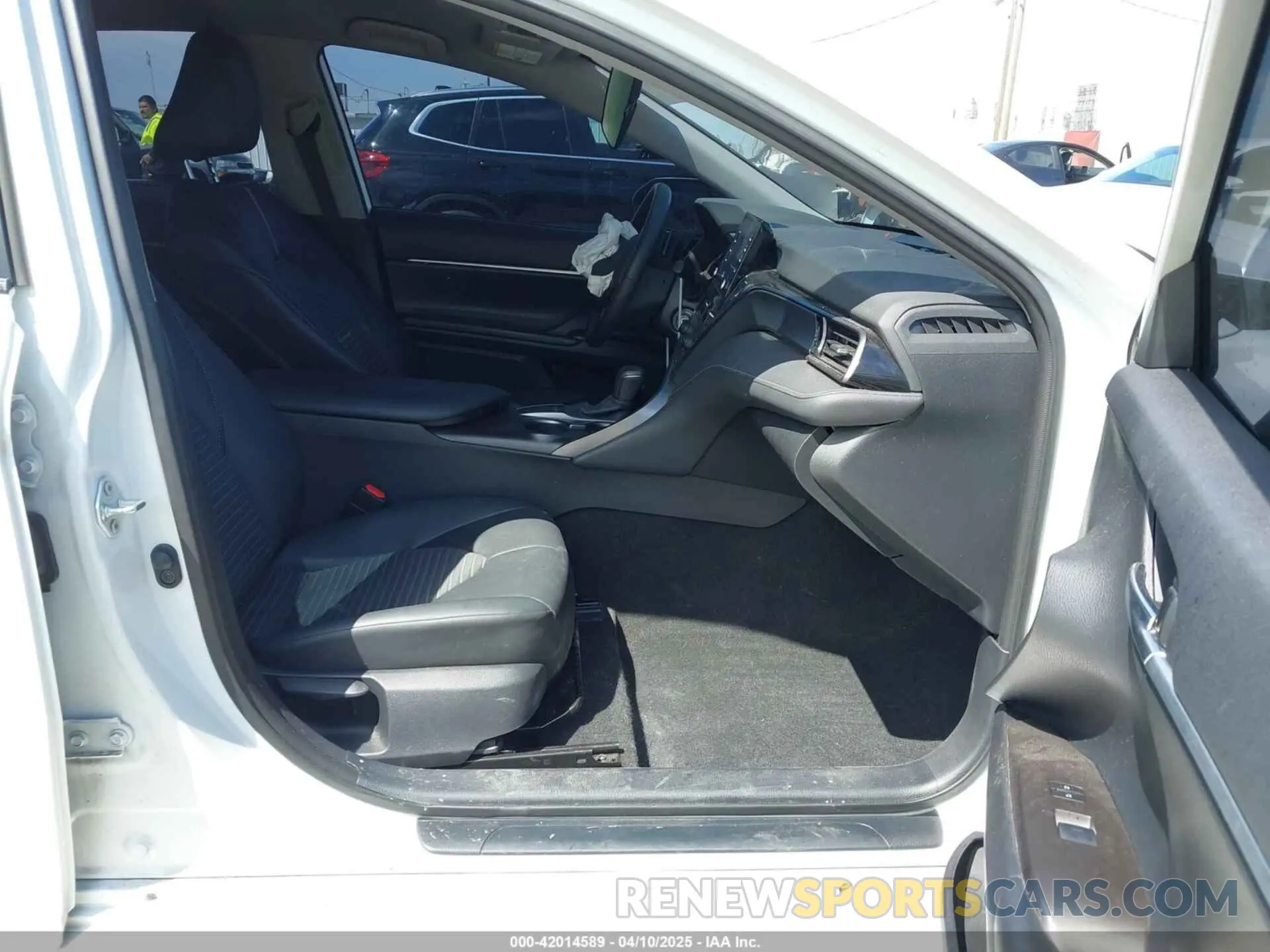 5 fotografías del automóvil dañado 4T1G11AK7PU134603 TOYOTA CAMRY 2023