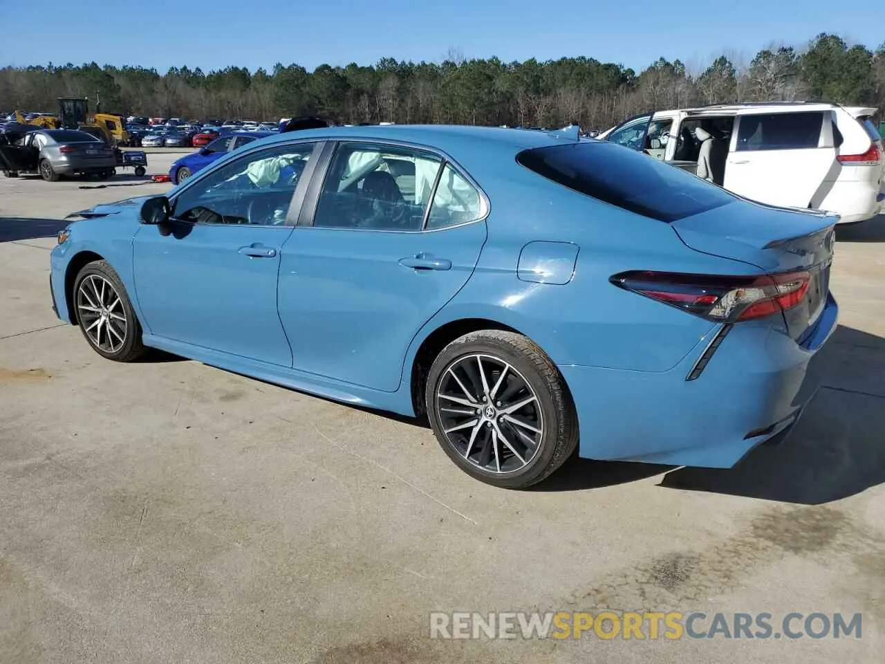 2 fotografías del automóvil dañado 4T1G11AK7PU140918 TOYOTA CAMRY 2023