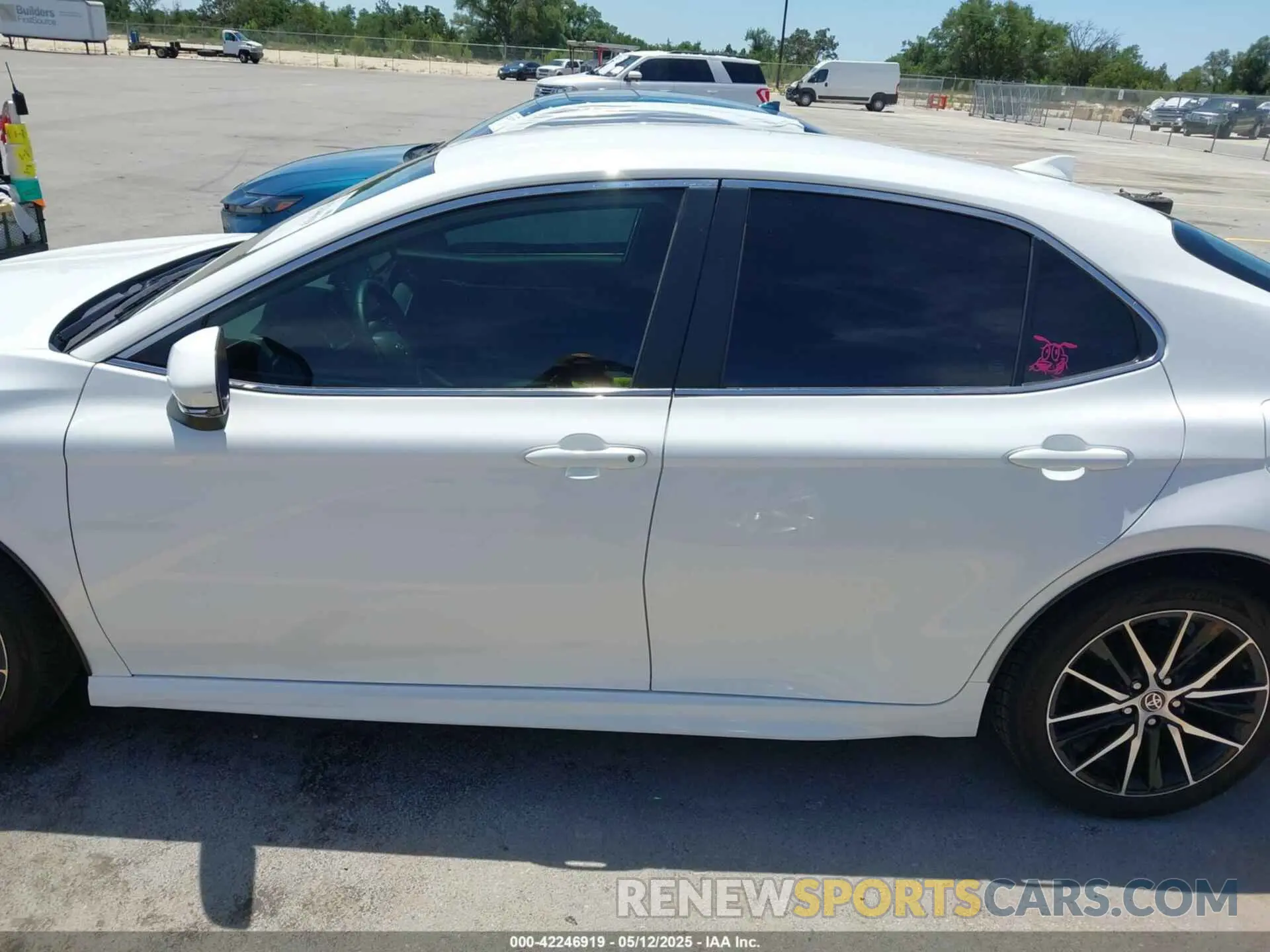 14 fotografías del automóvil dañado 4T1G11AK7PU723618 TOYOTA CAMRY 2023