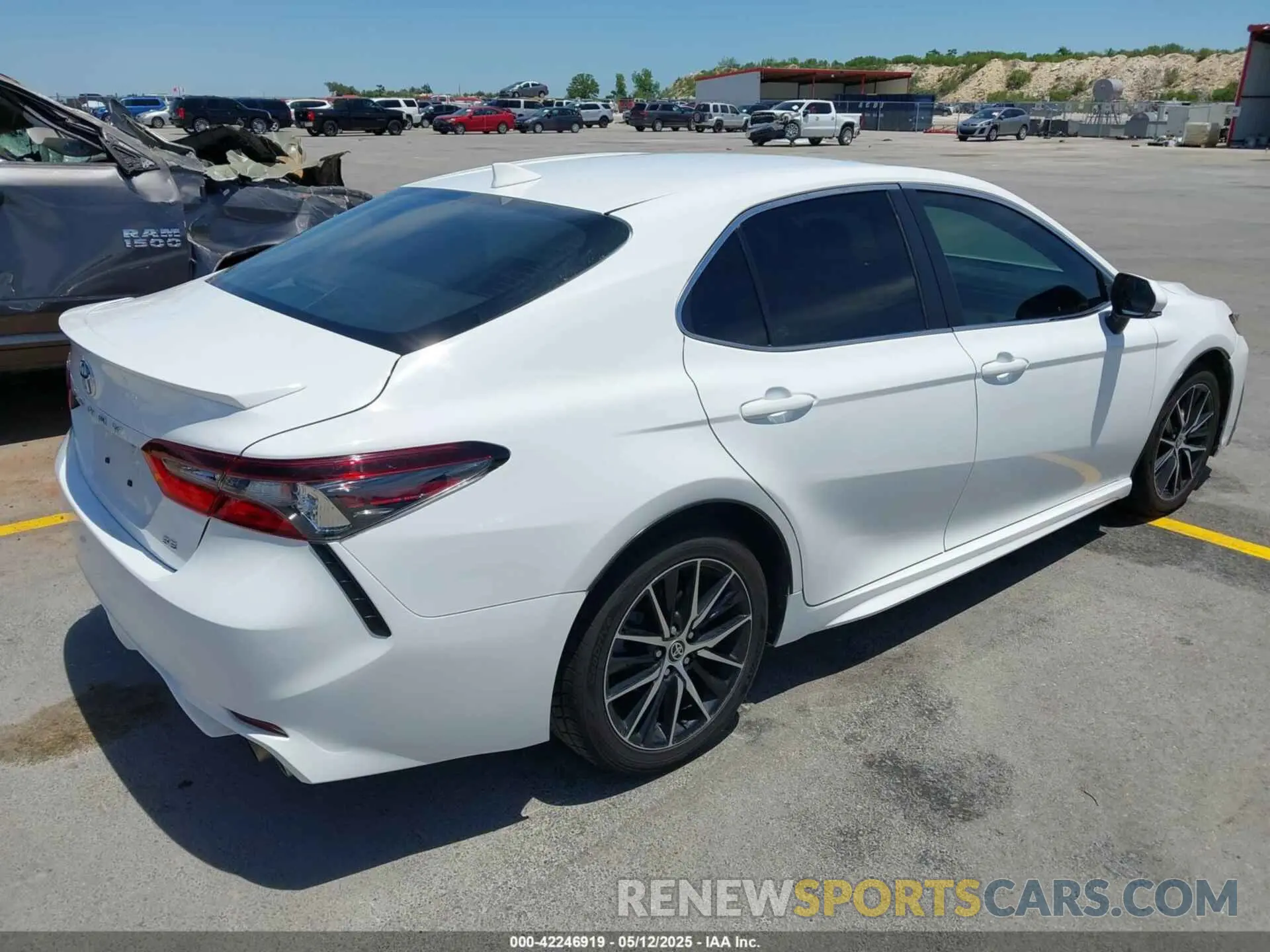 4 fotografías del automóvil dañado 4T1G11AK7PU723618 TOYOTA CAMRY 2023