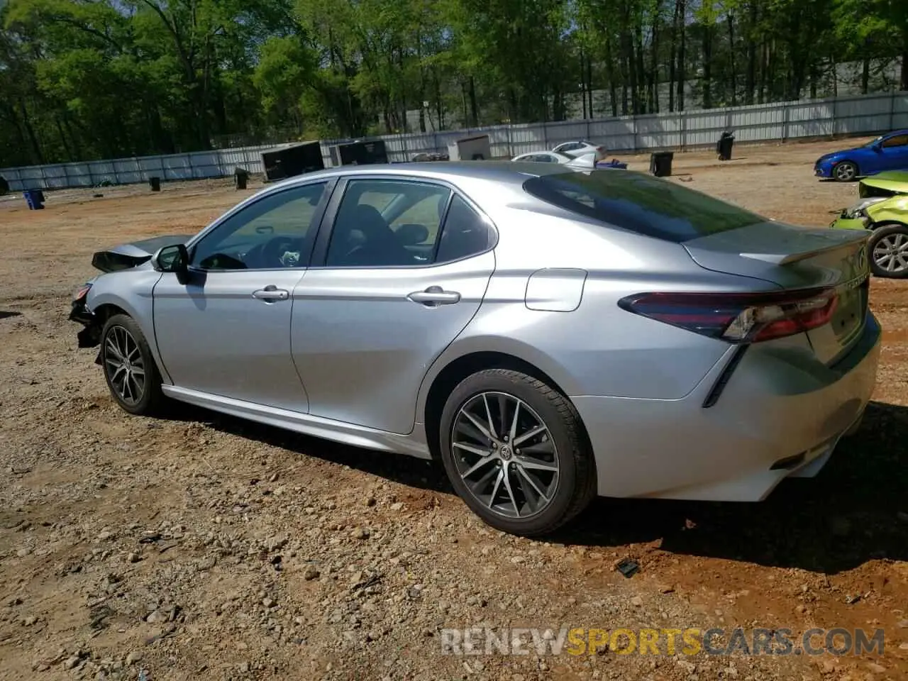 2 fotografías del automóvil dañado 4T1G11AK7PU779445 TOYOTA CAMRY 2023