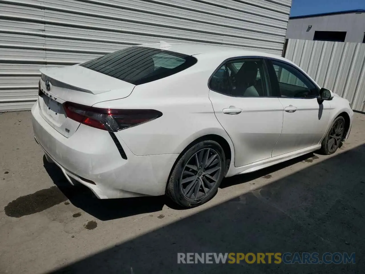 3 fotografías del automóvil dañado 4T1G11AK7PU783494 TOYOTA CAMRY 2023