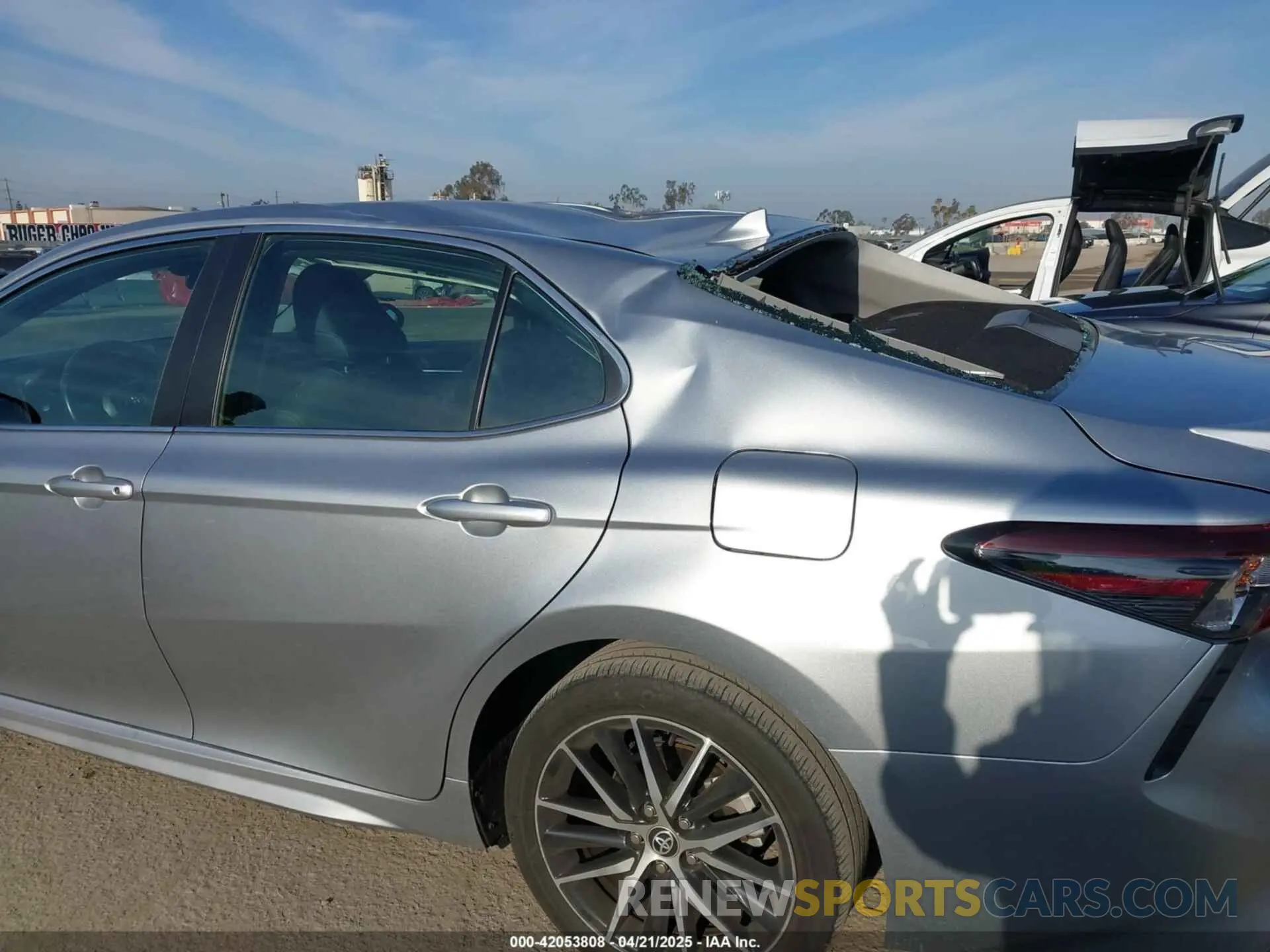 17 fotografías del automóvil dañado 4T1G11AK7PU789781 TOYOTA CAMRY 2023