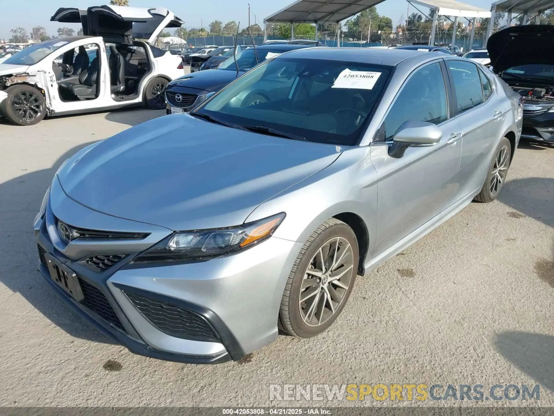 2 fotografías del automóvil dañado 4T1G11AK7PU789781 TOYOTA CAMRY 2023