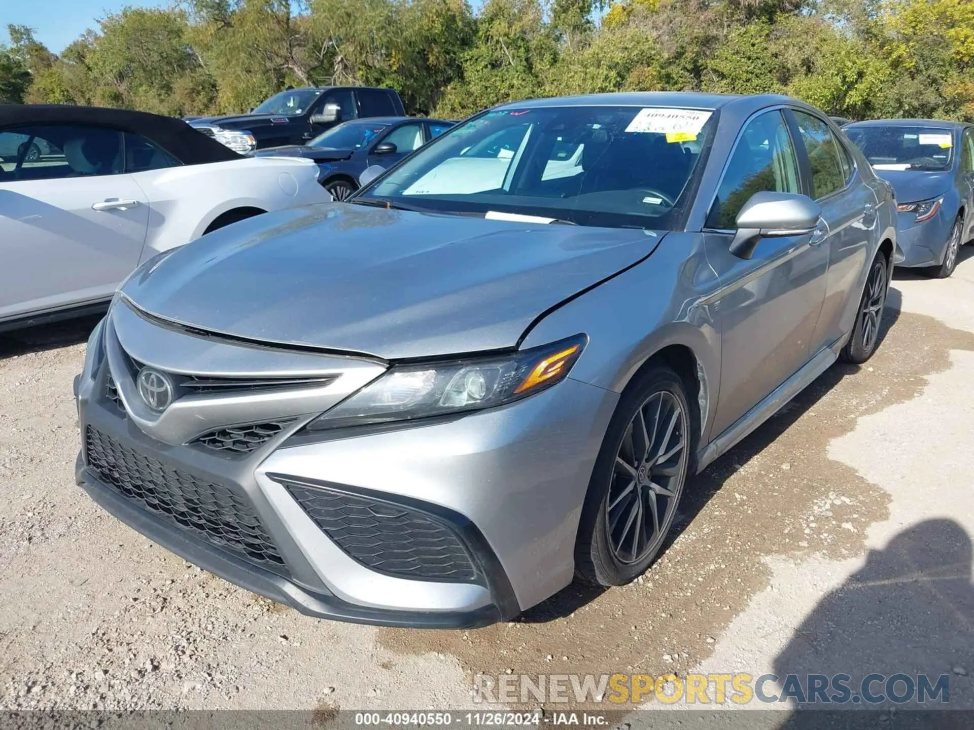 2 fotografías del automóvil dañado 4T1G11AK7PU798688 TOYOTA CAMRY 2023