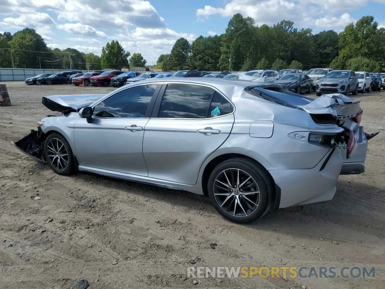 2 fotografías del automóvil dañado 4T1G11AK7PU803484 TOYOTA CAMRY 2023