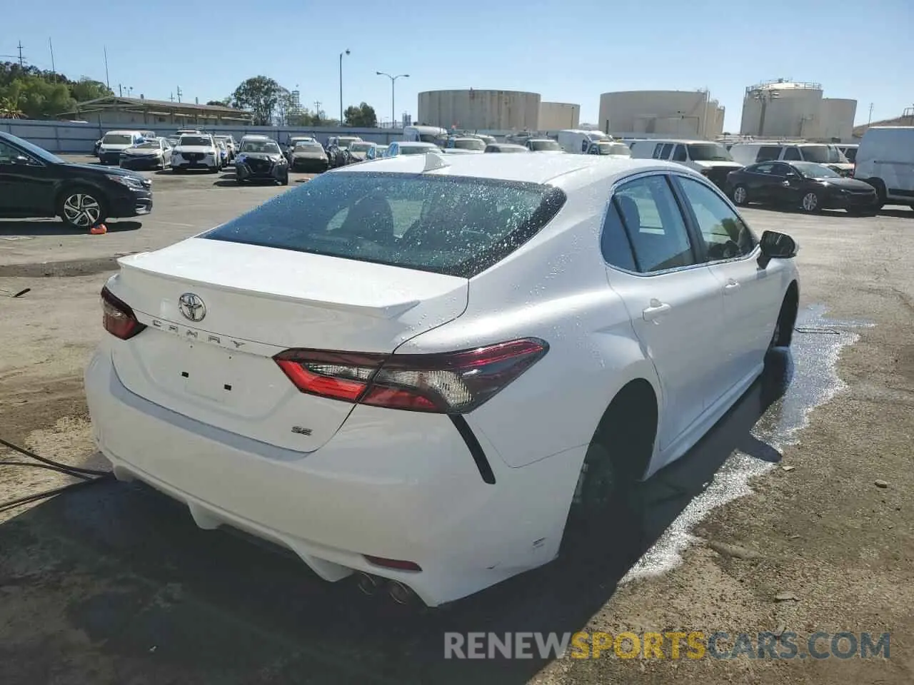 3 fotografías del automóvil dañado 4T1G11AK7PU815389 TOYOTA CAMRY 2023
