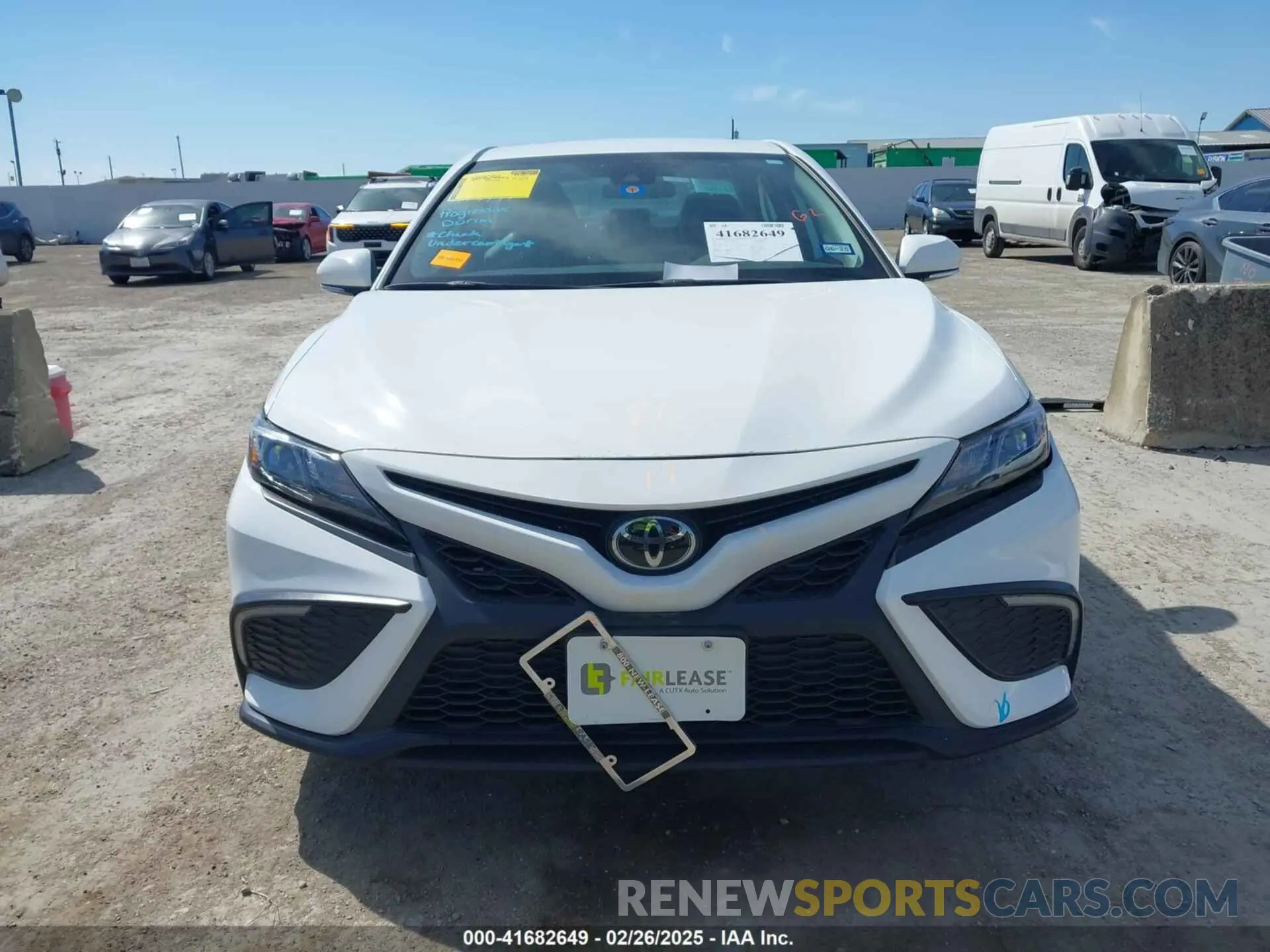 12 fotografías del automóvil dañado 4T1G11AK7PU821225 TOYOTA CAMRY 2023
