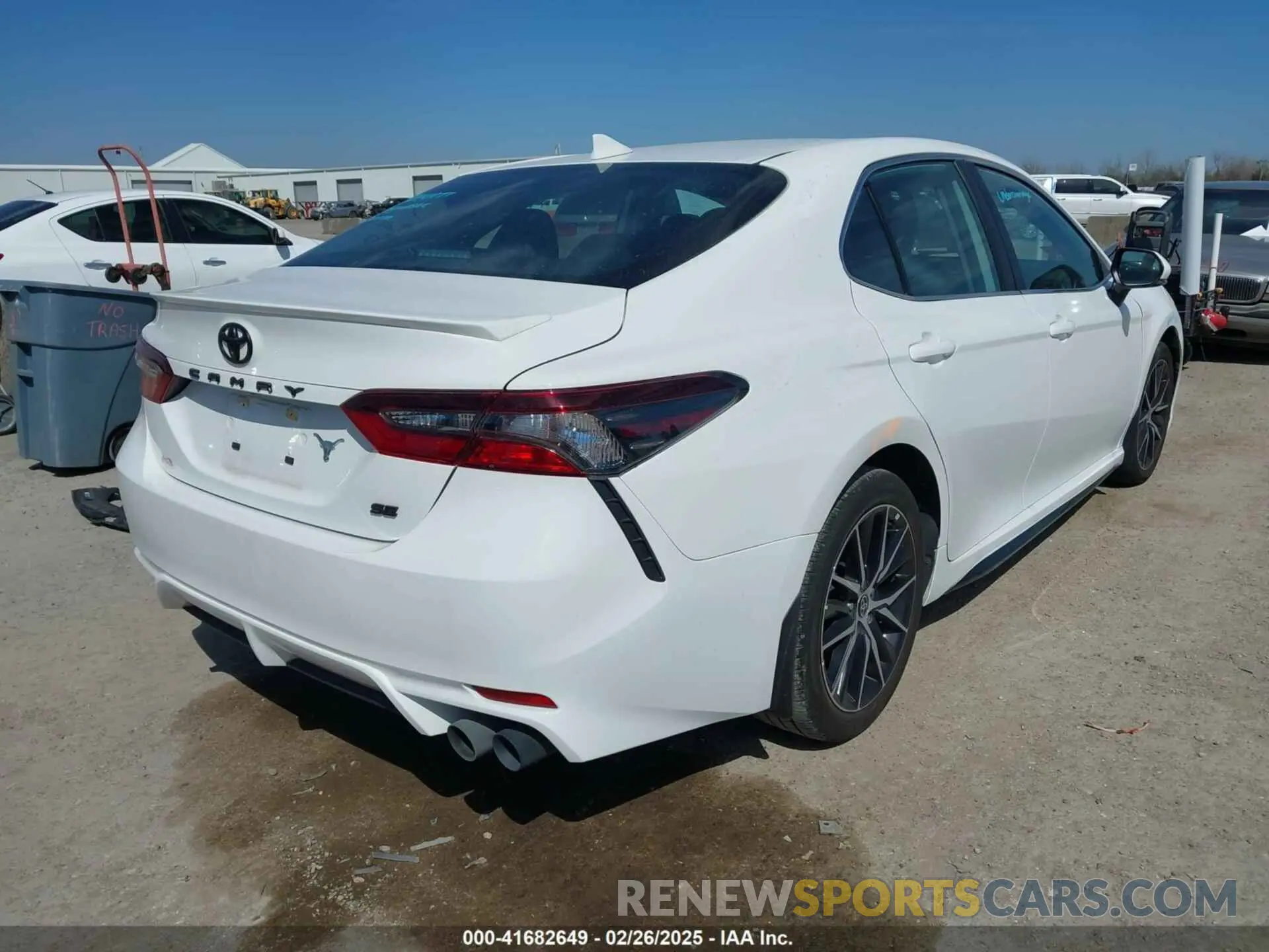 4 fotografías del automóvil dañado 4T1G11AK7PU821225 TOYOTA CAMRY 2023