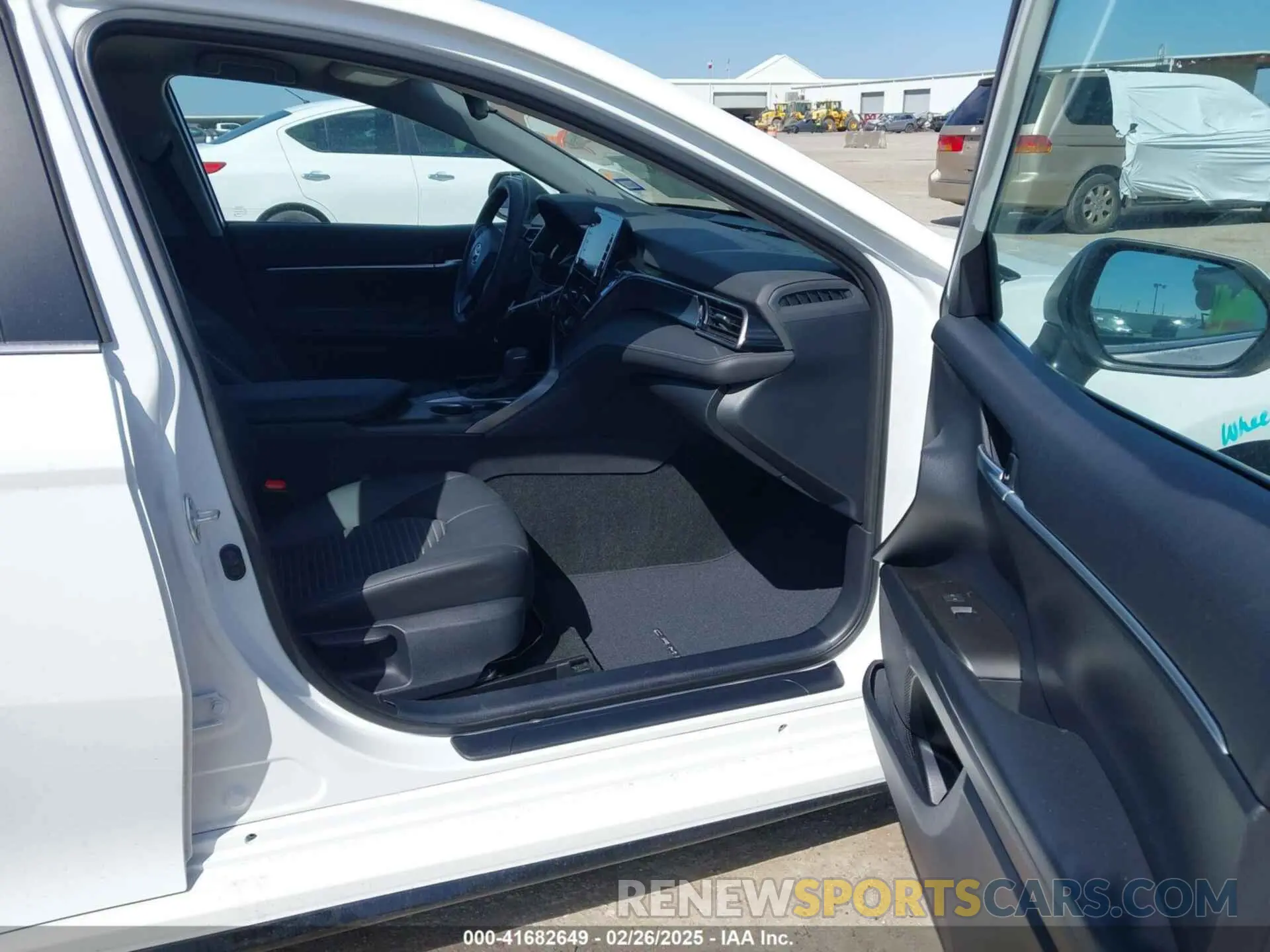 5 fotografías del automóvil dañado 4T1G11AK7PU821225 TOYOTA CAMRY 2023