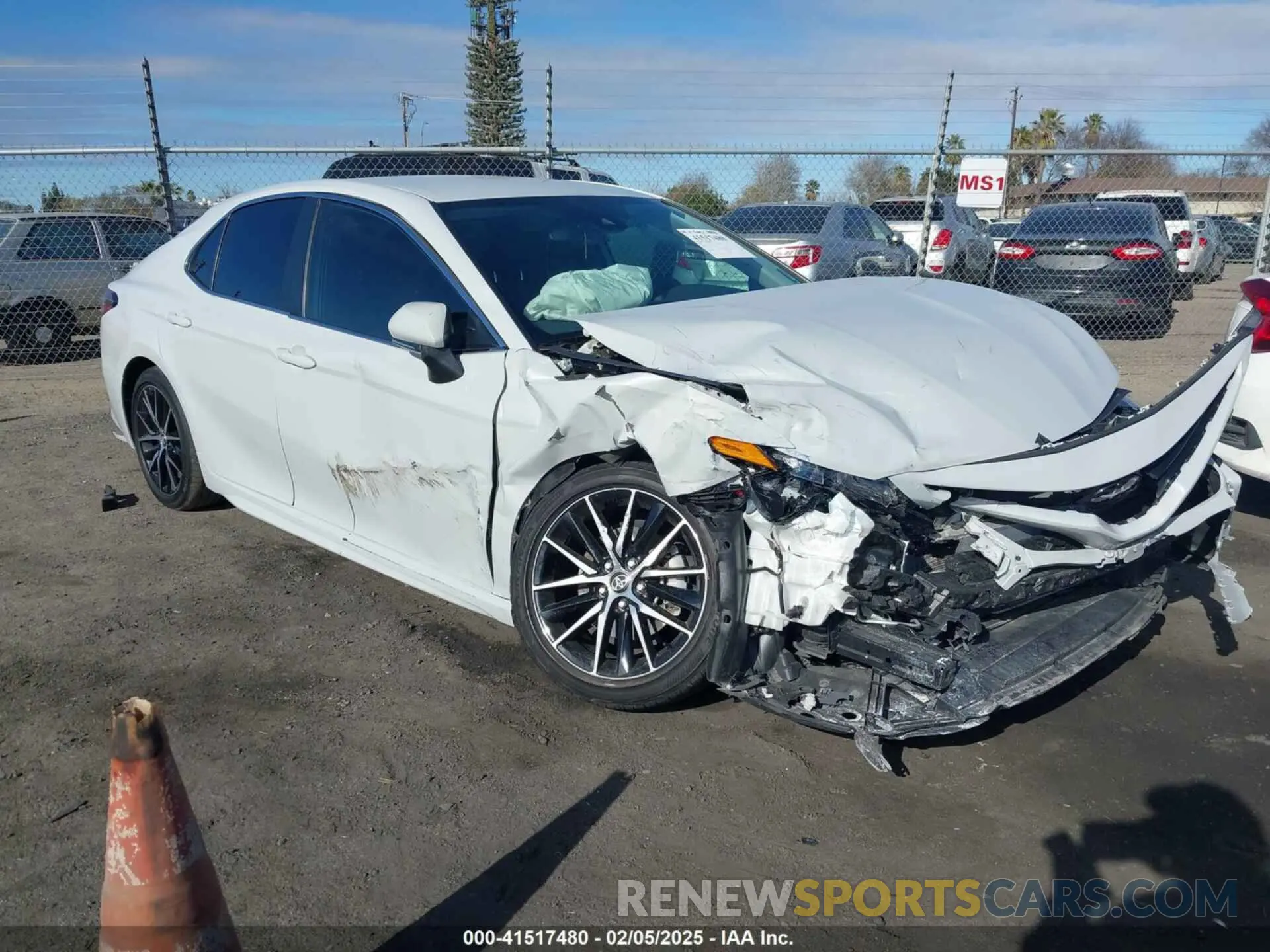 13 fotografías del automóvil dañado 4T1G11AK8PU117566 TOYOTA CAMRY 2023