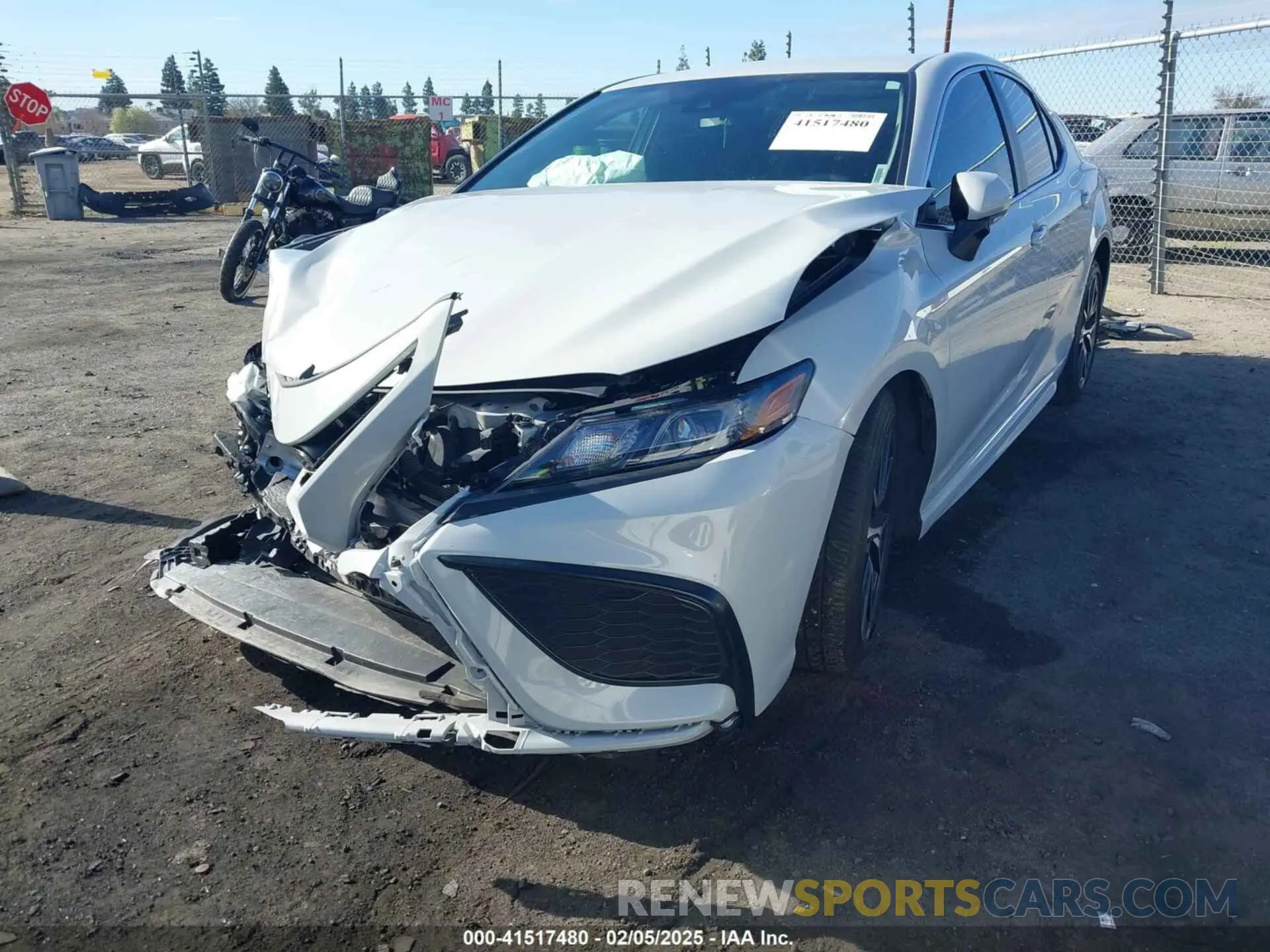 2 fotografías del automóvil dañado 4T1G11AK8PU117566 TOYOTA CAMRY 2023