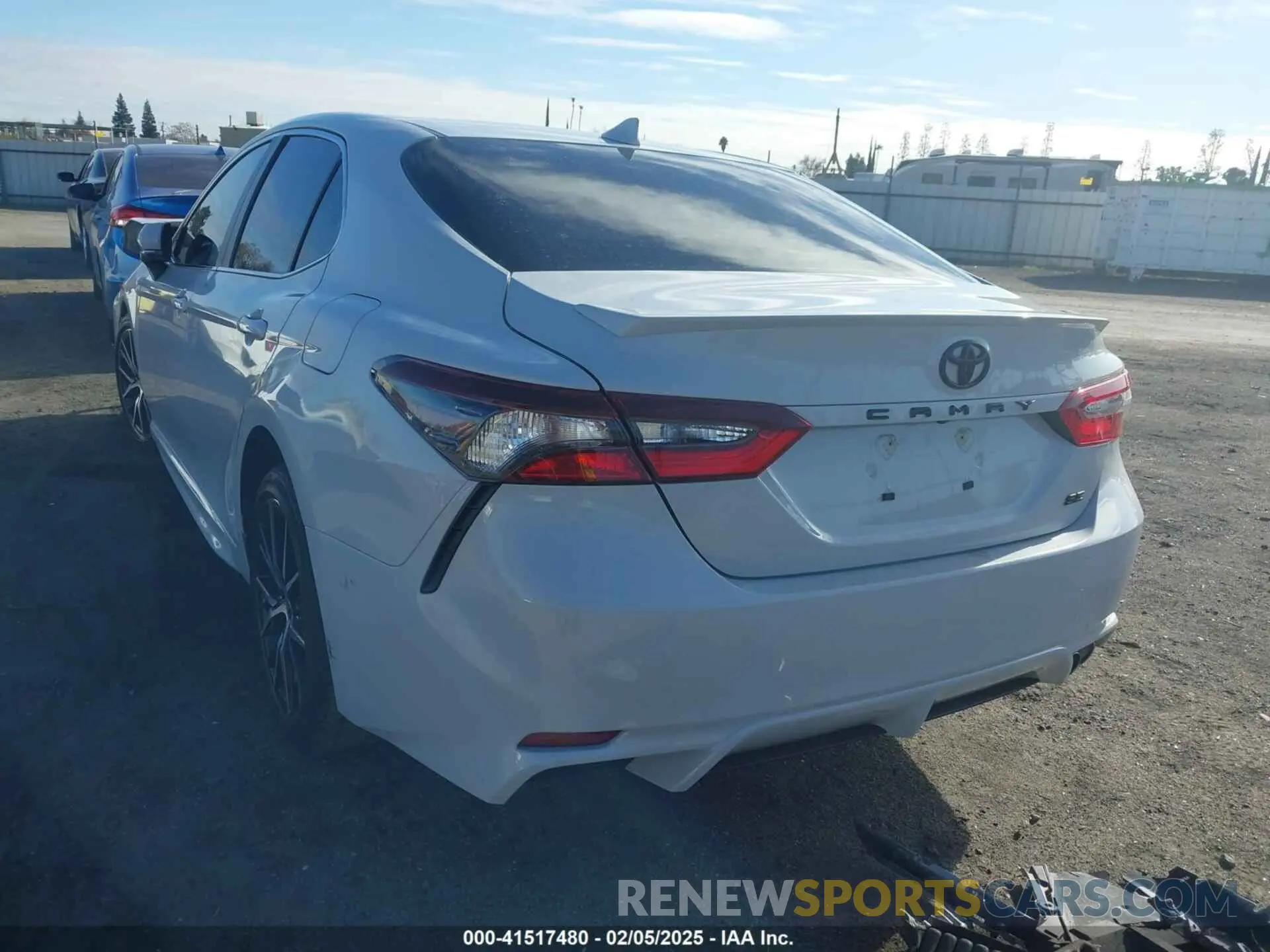 3 fotografías del automóvil dañado 4T1G11AK8PU117566 TOYOTA CAMRY 2023
