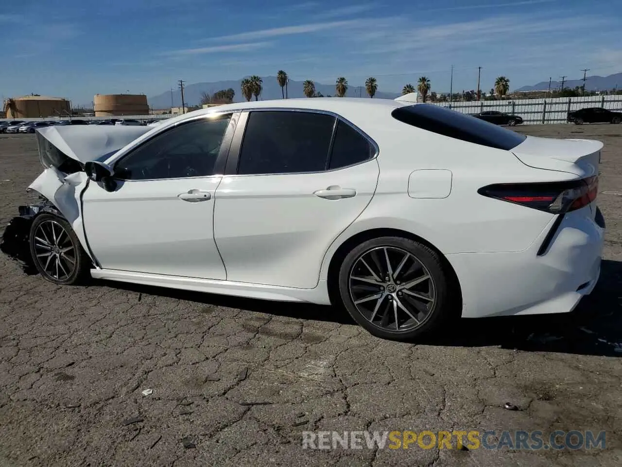 2 fotografías del automóvil dañado 4T1G11AK8PU118362 TOYOTA CAMRY 2023