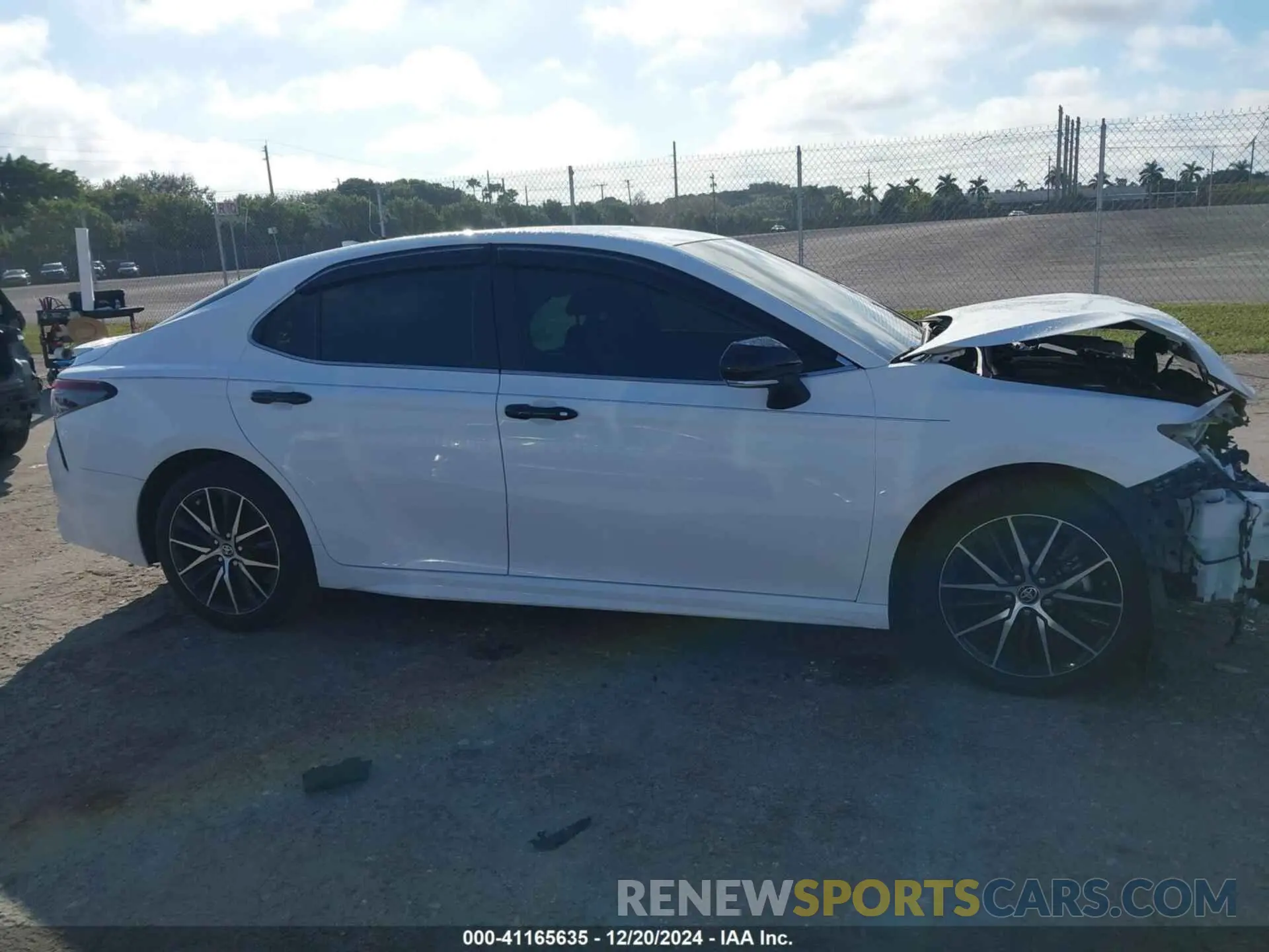 13 fotografías del automóvil dañado 4T1G11AK8PU732392 TOYOTA CAMRY 2023