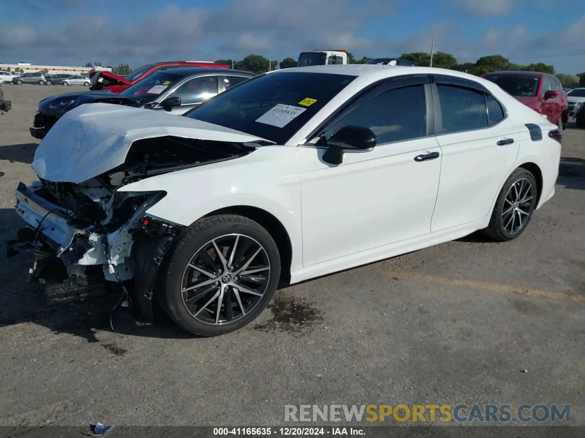 2 fotografías del automóvil dañado 4T1G11AK8PU732392 TOYOTA CAMRY 2023