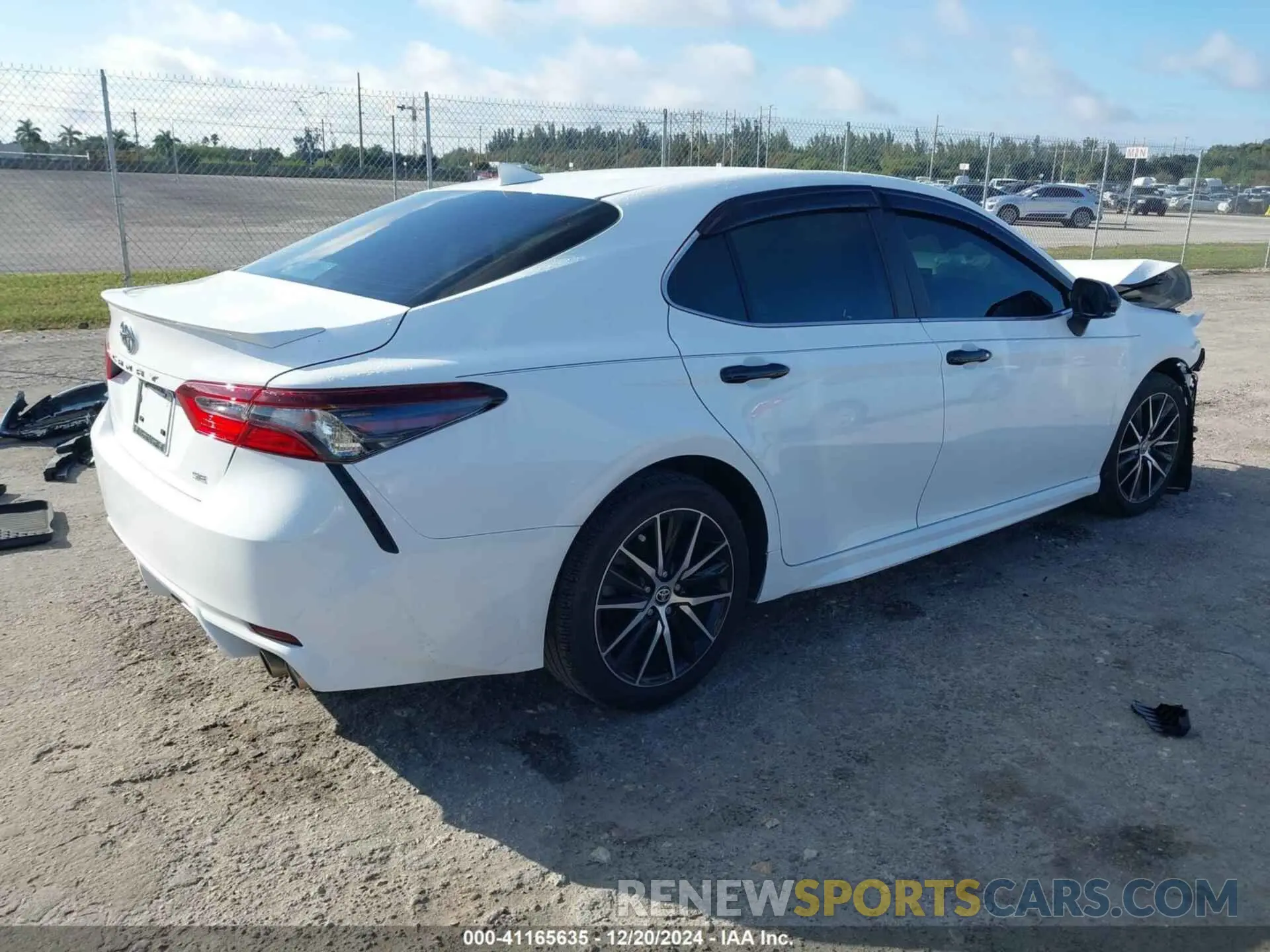 4 fotografías del automóvil dañado 4T1G11AK8PU732392 TOYOTA CAMRY 2023