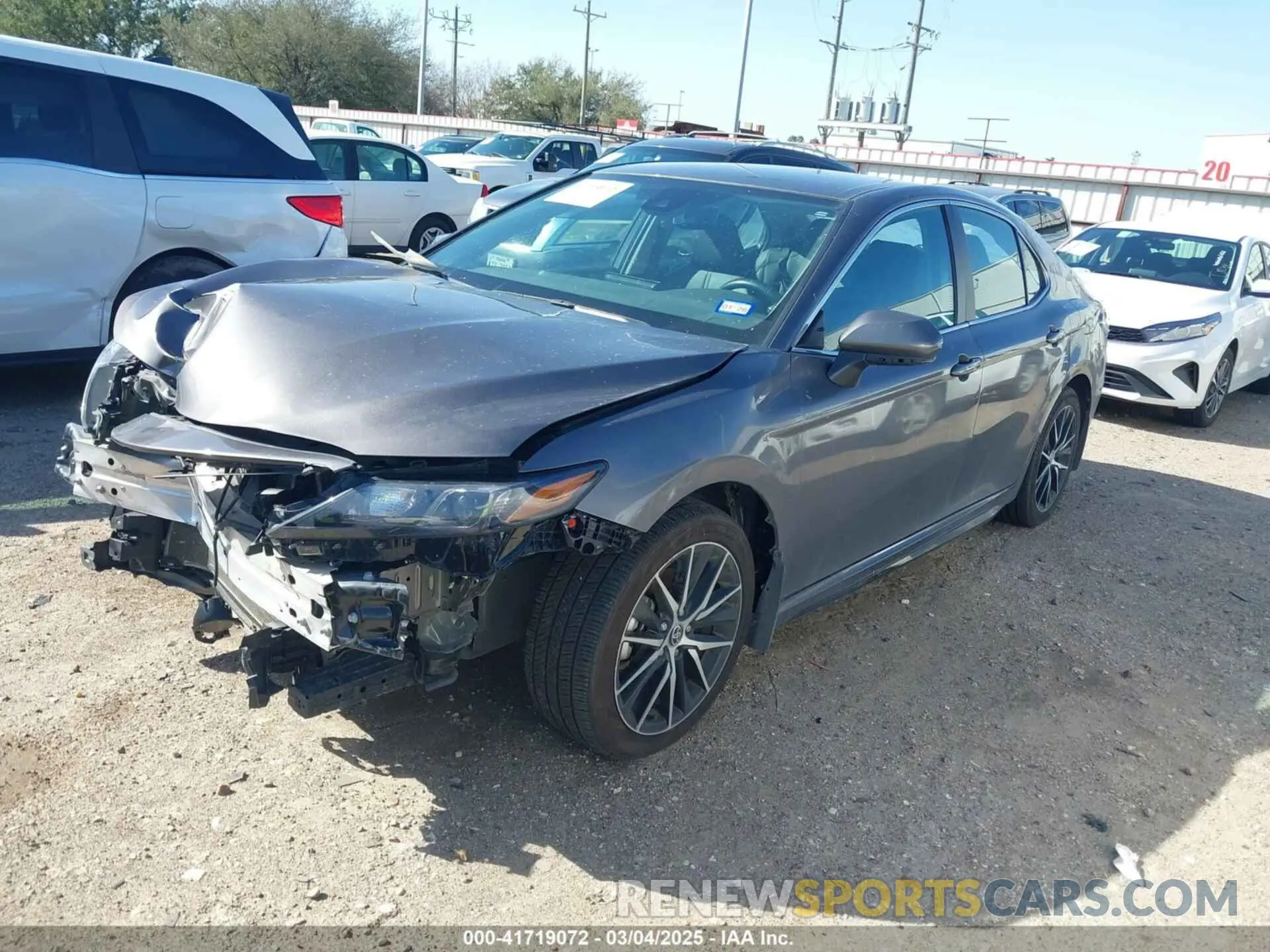2 fotografías del automóvil dañado 4T1G11AK8PU781060 TOYOTA CAMRY 2023