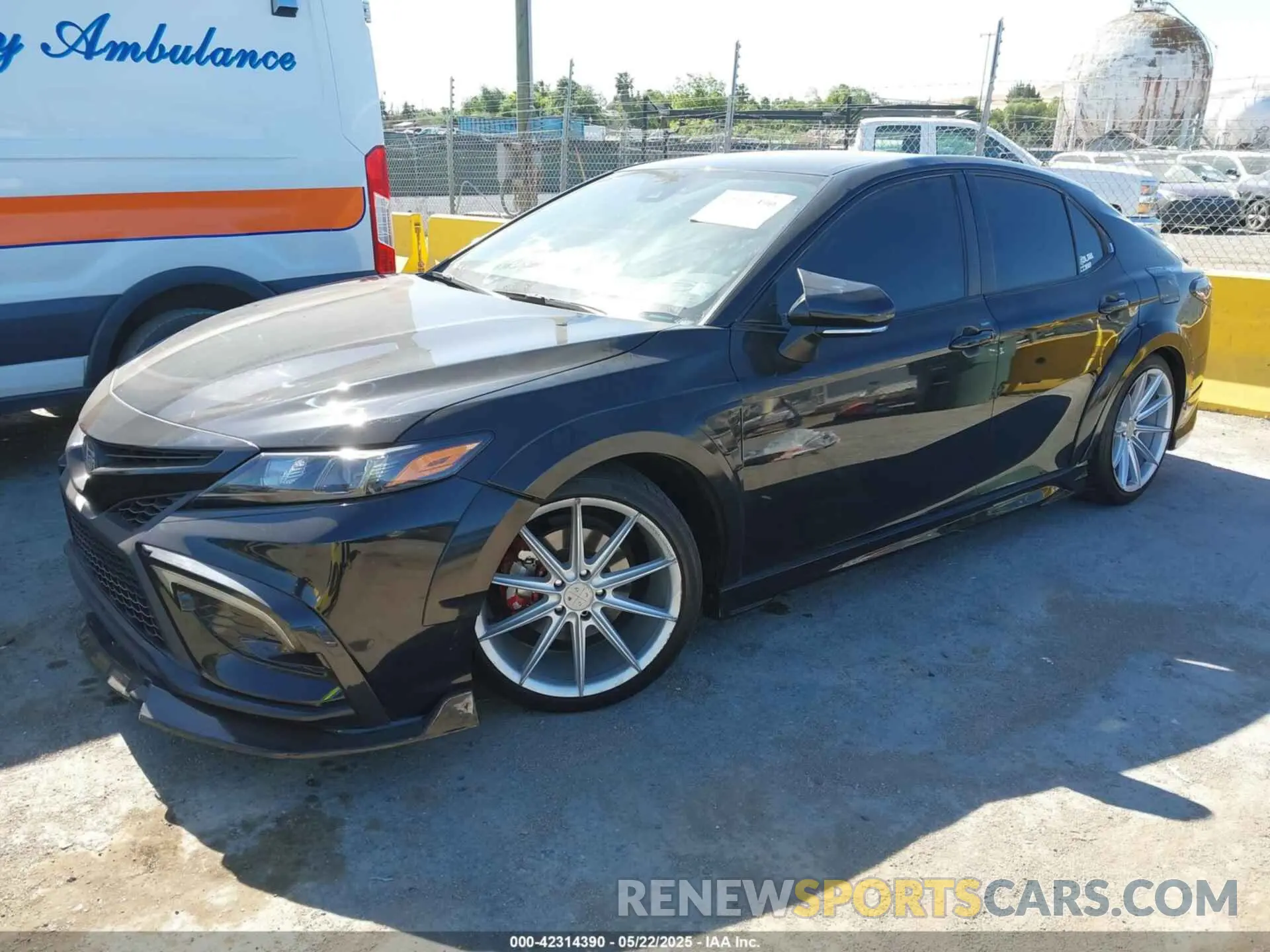 2 fotografías del automóvil dañado 4T1G11AK8PU782354 TOYOTA CAMRY 2023