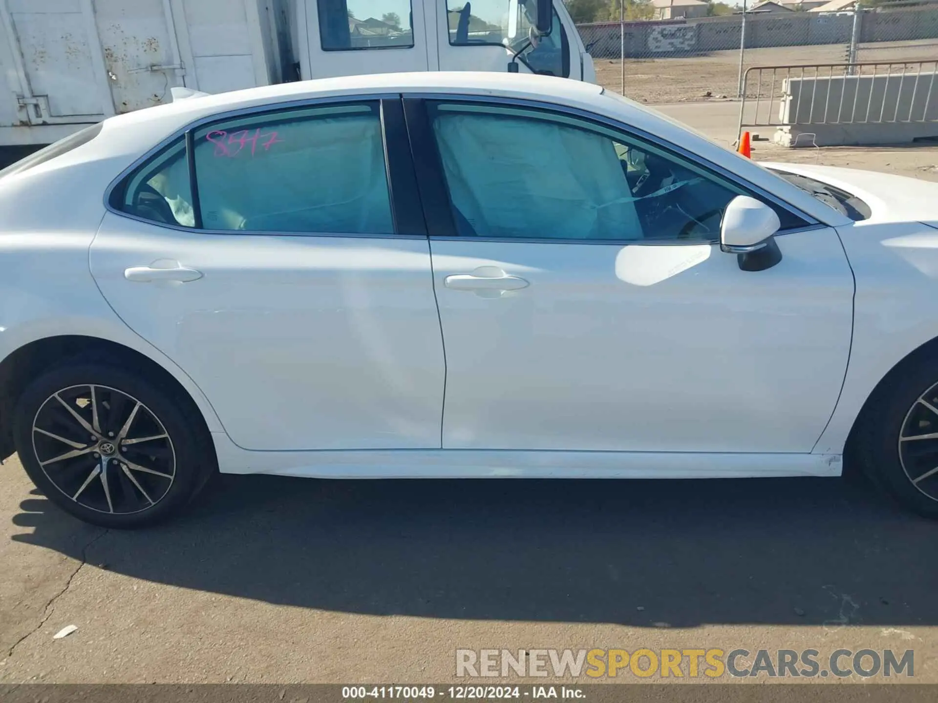 13 fotografías del automóvil dañado 4T1G11AK8PU790597 TOYOTA CAMRY 2023
