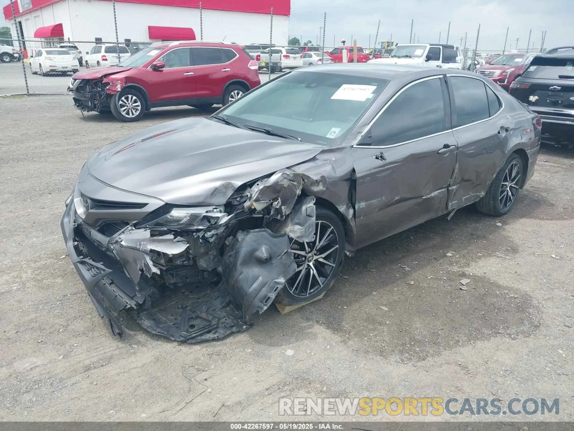 2 fotografías del automóvil dañado 4T1G11AK8PU798523 TOYOTA CAMRY 2023