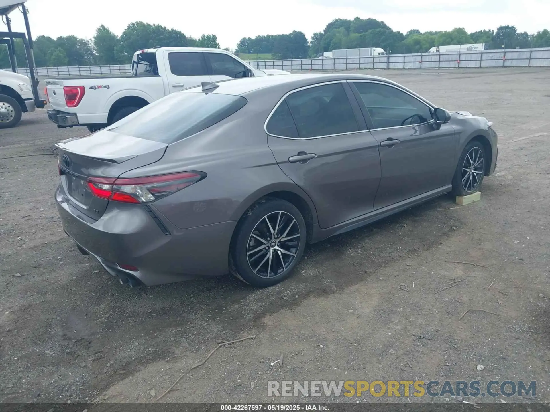 4 fotografías del automóvil dañado 4T1G11AK8PU798523 TOYOTA CAMRY 2023