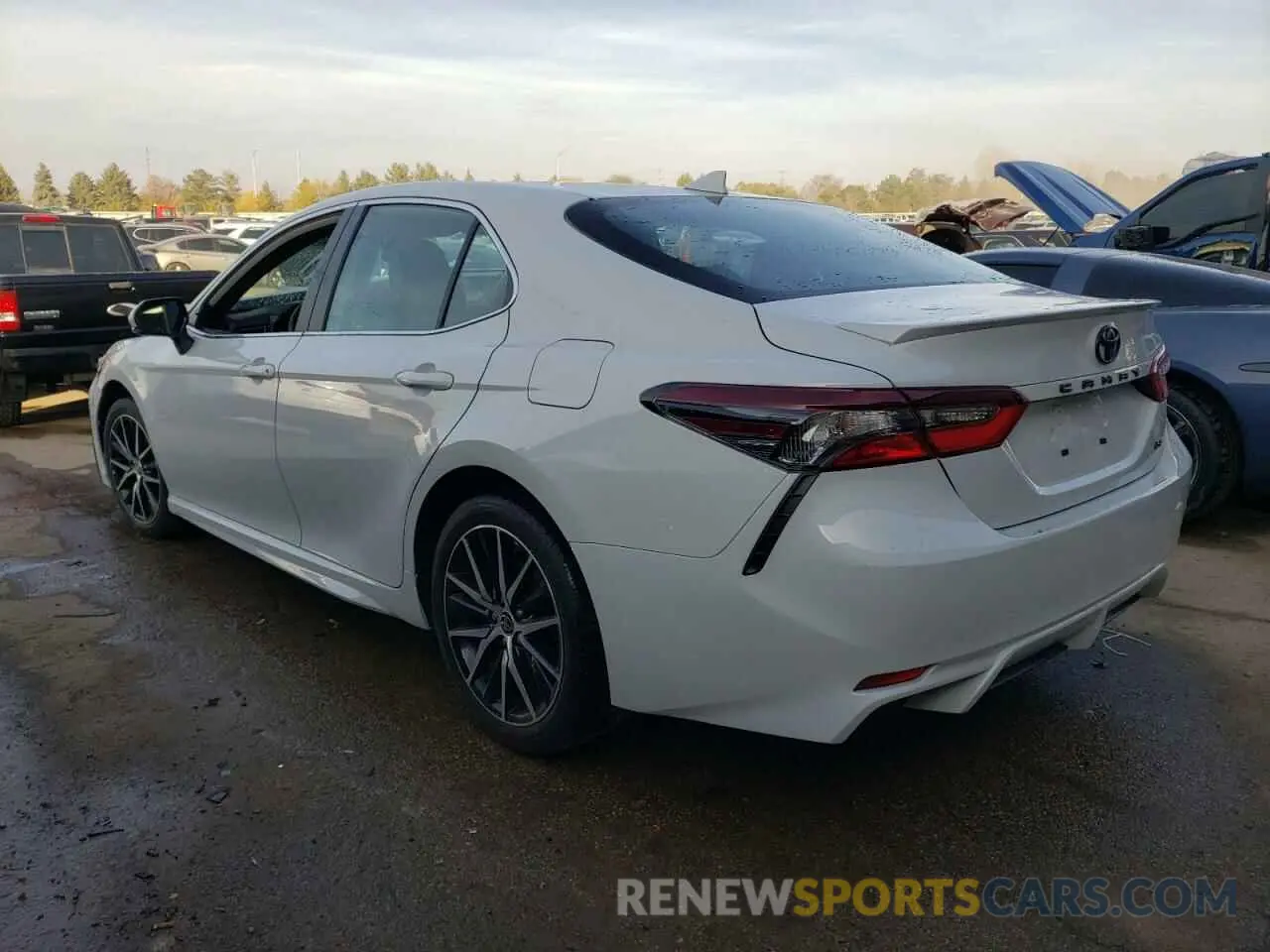 2 fotografías del automóvil dañado 4T1G11AK9PU140483 TOYOTA CAMRY 2023