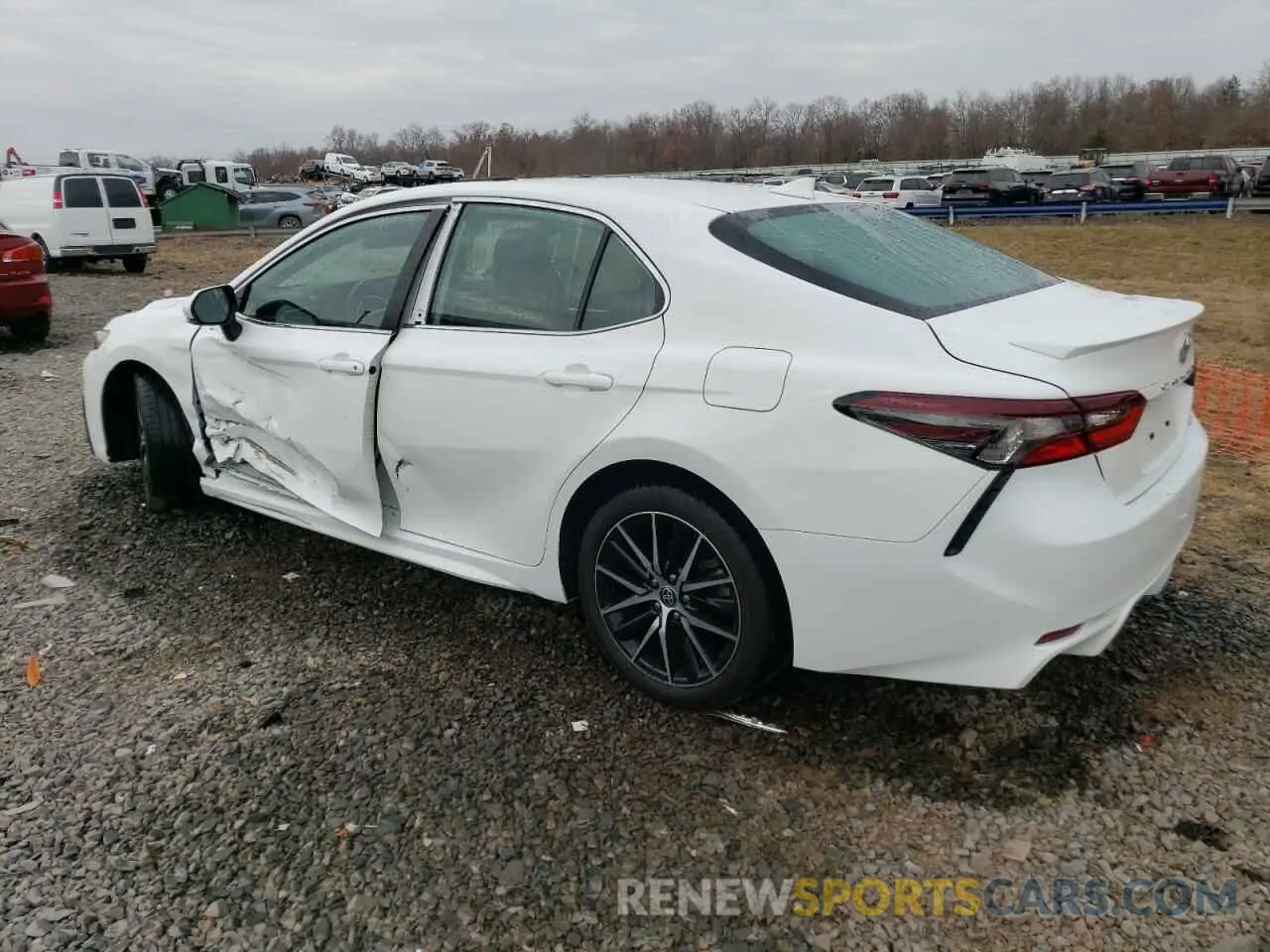 2 fotografías del automóvil dañado 4T1G11AK9PU146073 TOYOTA CAMRY 2023