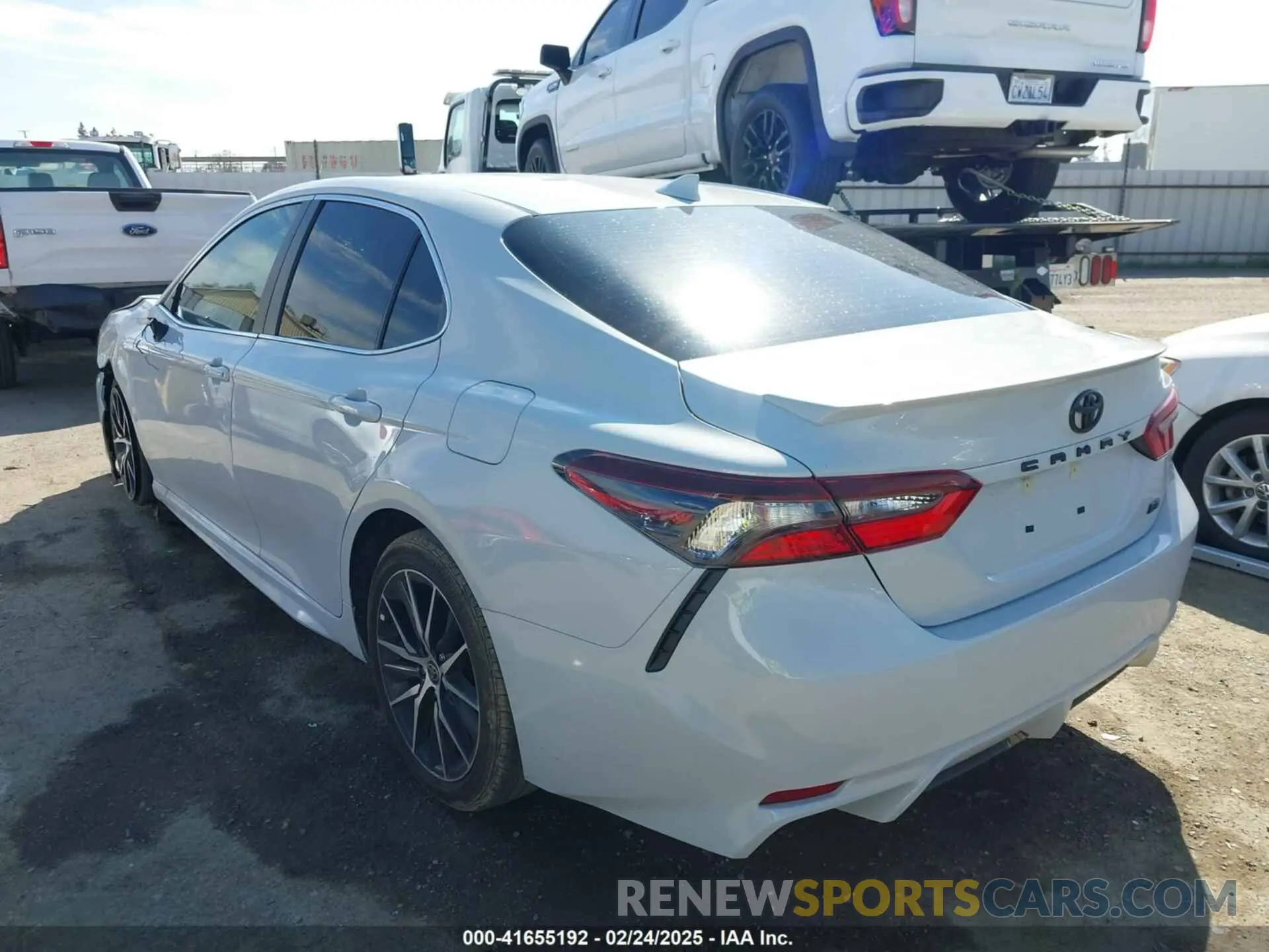 3 fotografías del automóvil dañado 4T1G11AK9PU160748 TOYOTA CAMRY 2023