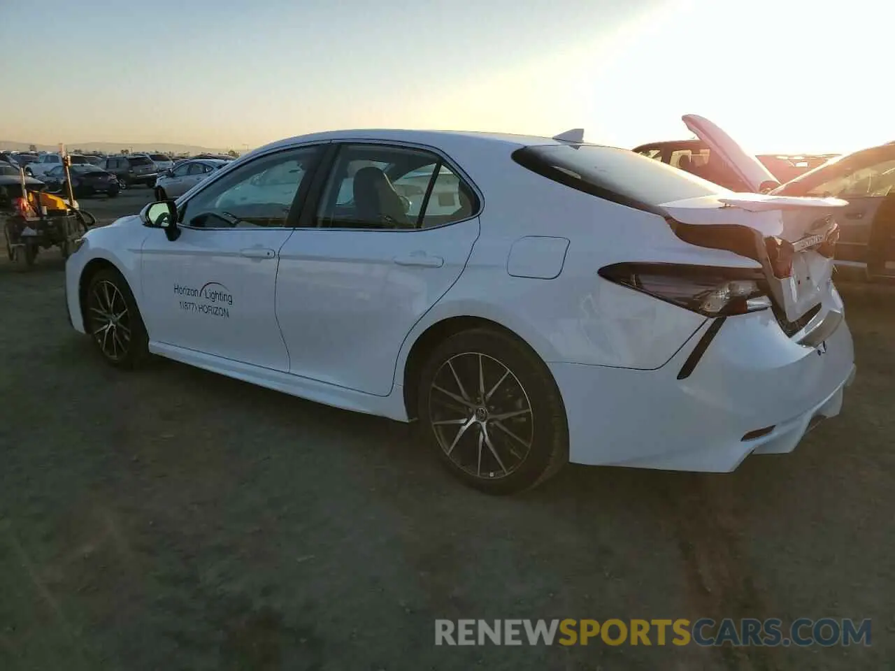 2 fotografías del automóvil dañado 4T1G11AK9PU180501 TOYOTA CAMRY 2023