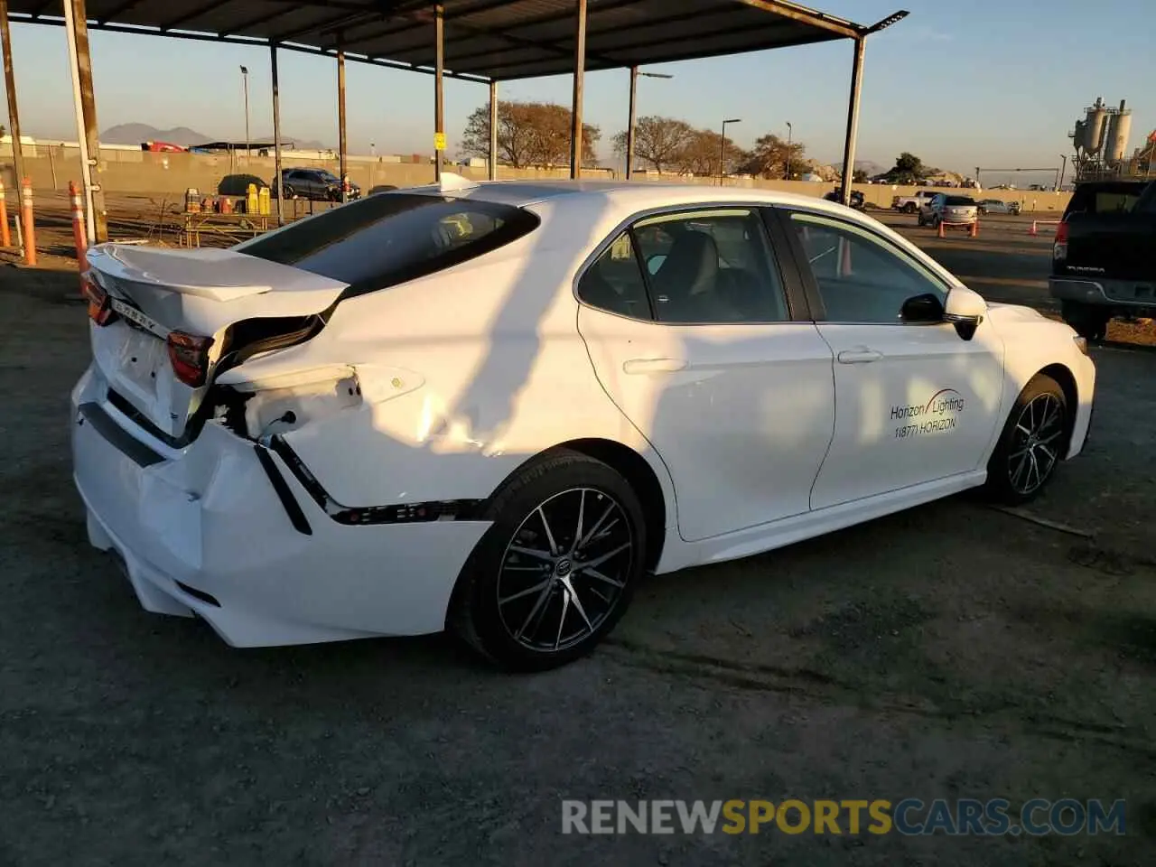 3 fotografías del automóvil dañado 4T1G11AK9PU180501 TOYOTA CAMRY 2023