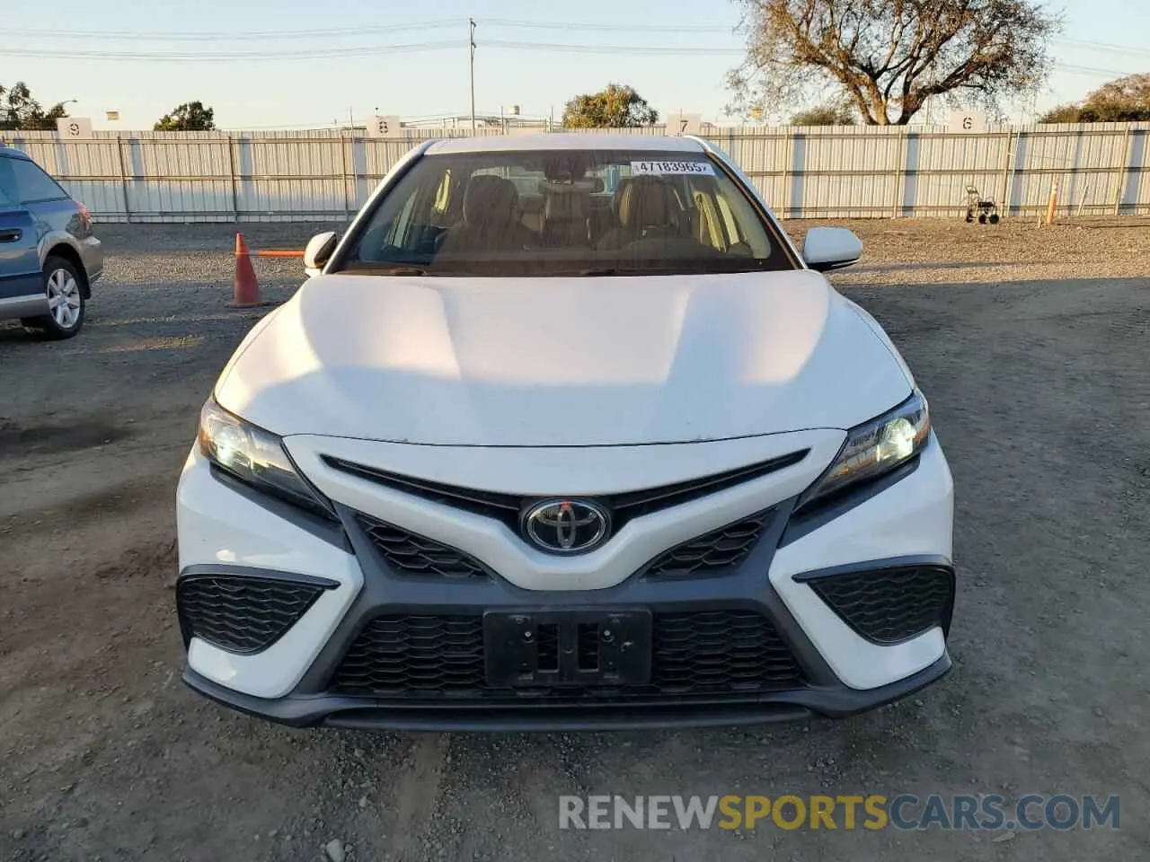 5 fotografías del automóvil dañado 4T1G11AK9PU180501 TOYOTA CAMRY 2023