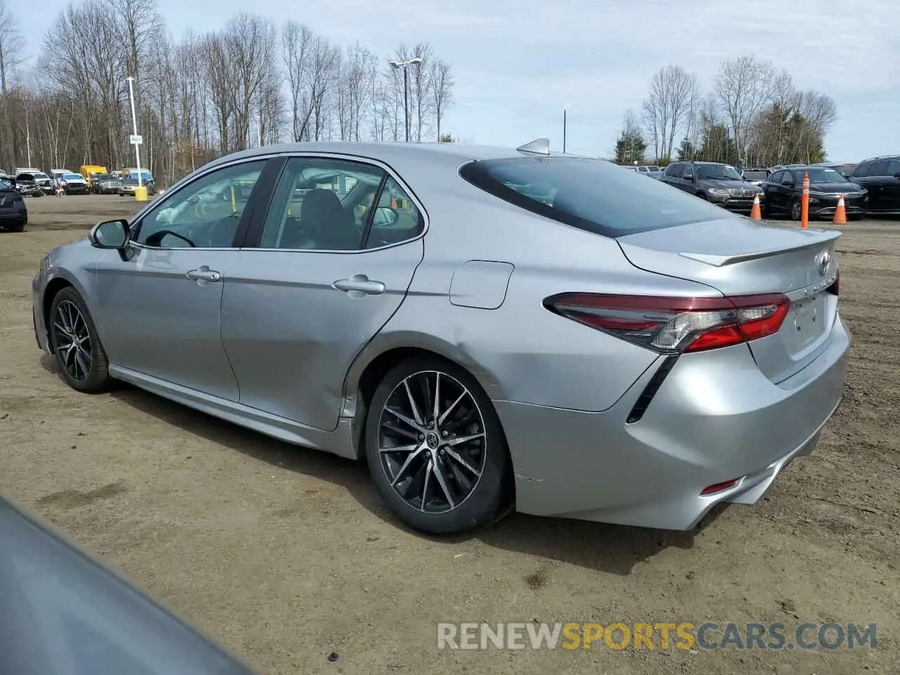 2 fotografías del automóvil dañado 4T1G11AK9PU188498 TOYOTA CAMRY 2023