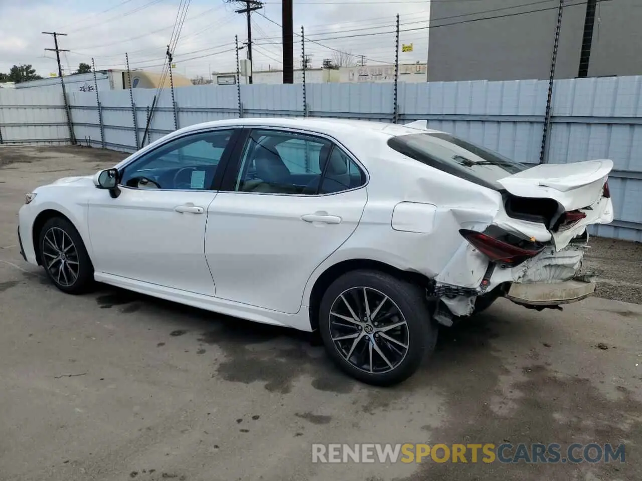 2 fotografías del automóvil dañado 4T1G11AK9PU731929 TOYOTA CAMRY 2023