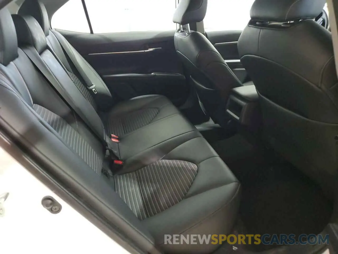 10 fotografías del automóvil dañado 4T1G11AK9PU738282 TOYOTA CAMRY 2023