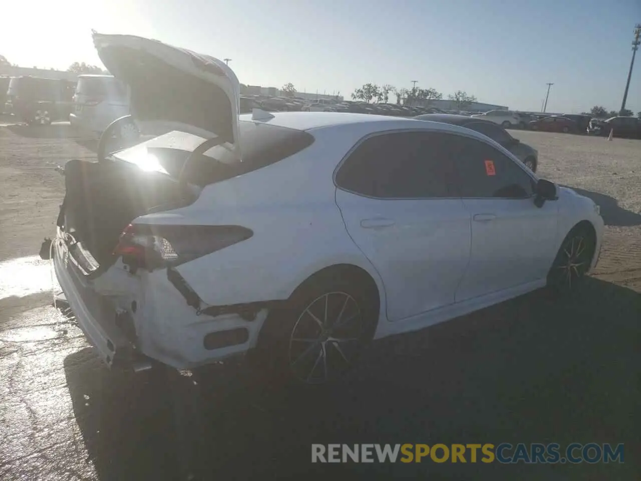 3 fotografías del automóvil dañado 4T1G11AK9PU758192 TOYOTA CAMRY 2023