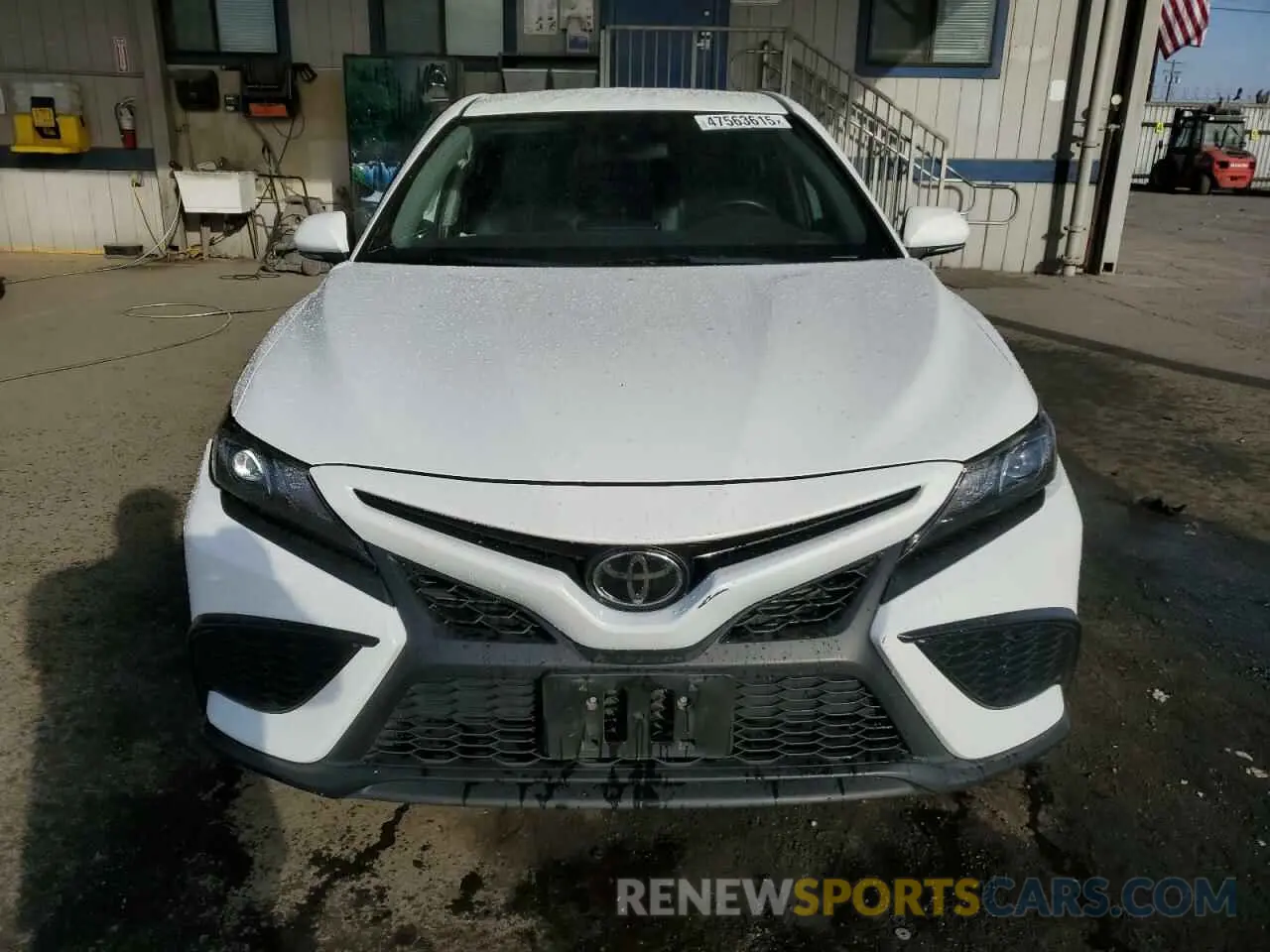 5 fotografías del automóvil dañado 4T1G11AK9PU761674 TOYOTA CAMRY 2023