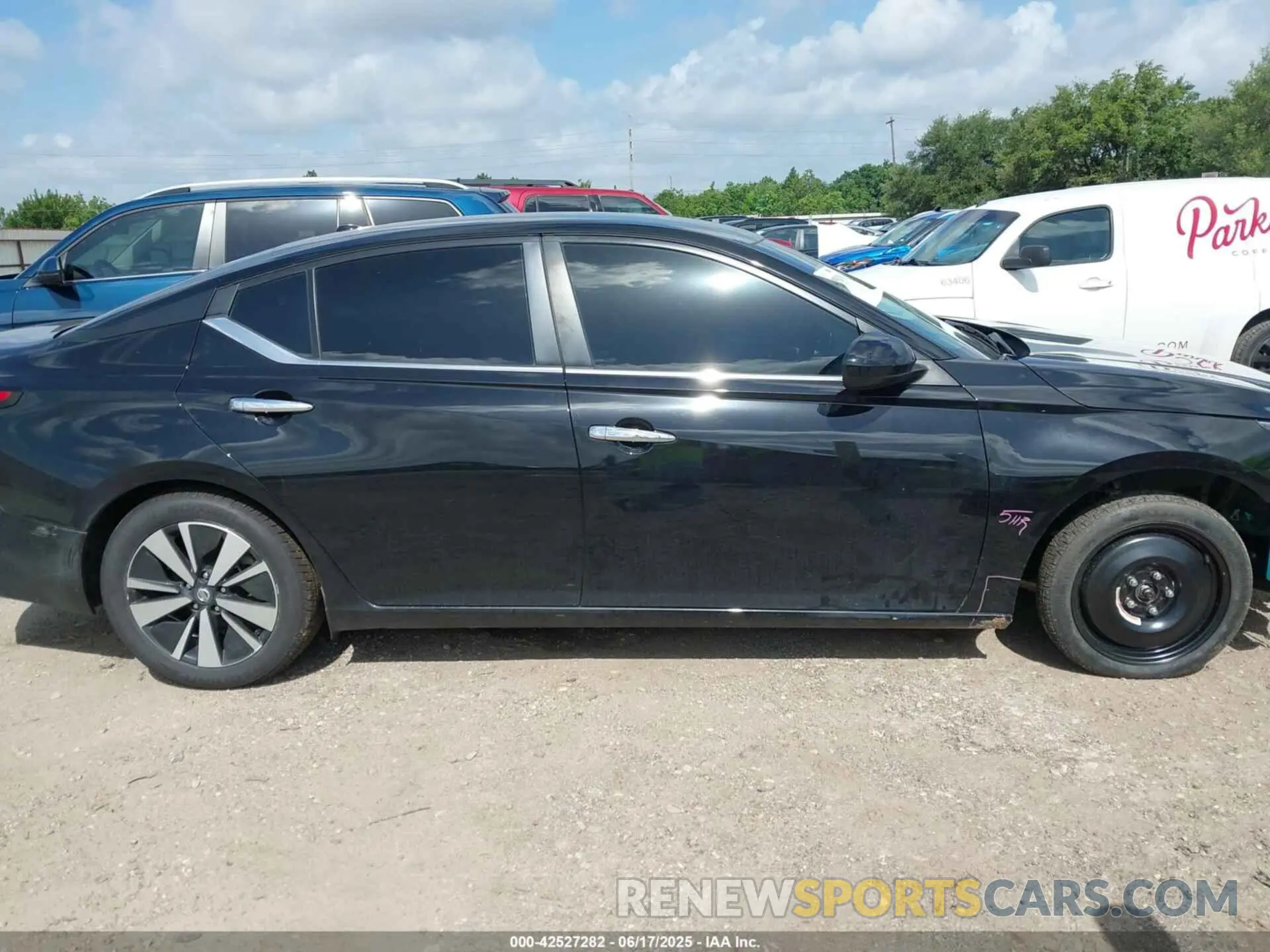 14 fotografías del automóvil dañado 4T1G11AK9PU823641 TOYOTA CAMRY 2023