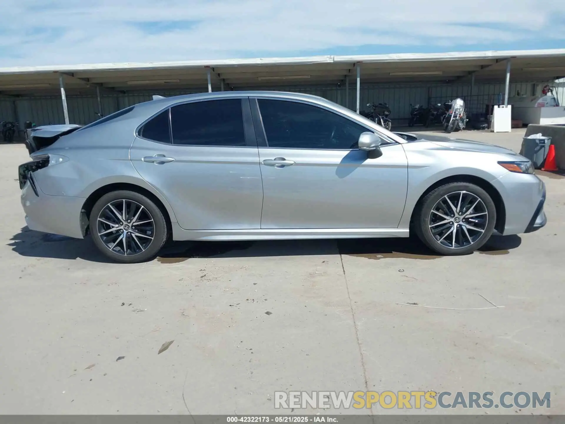 13 fotografías del automóvil dañado 4T1G11AK9PU829892 TOYOTA CAMRY 2023