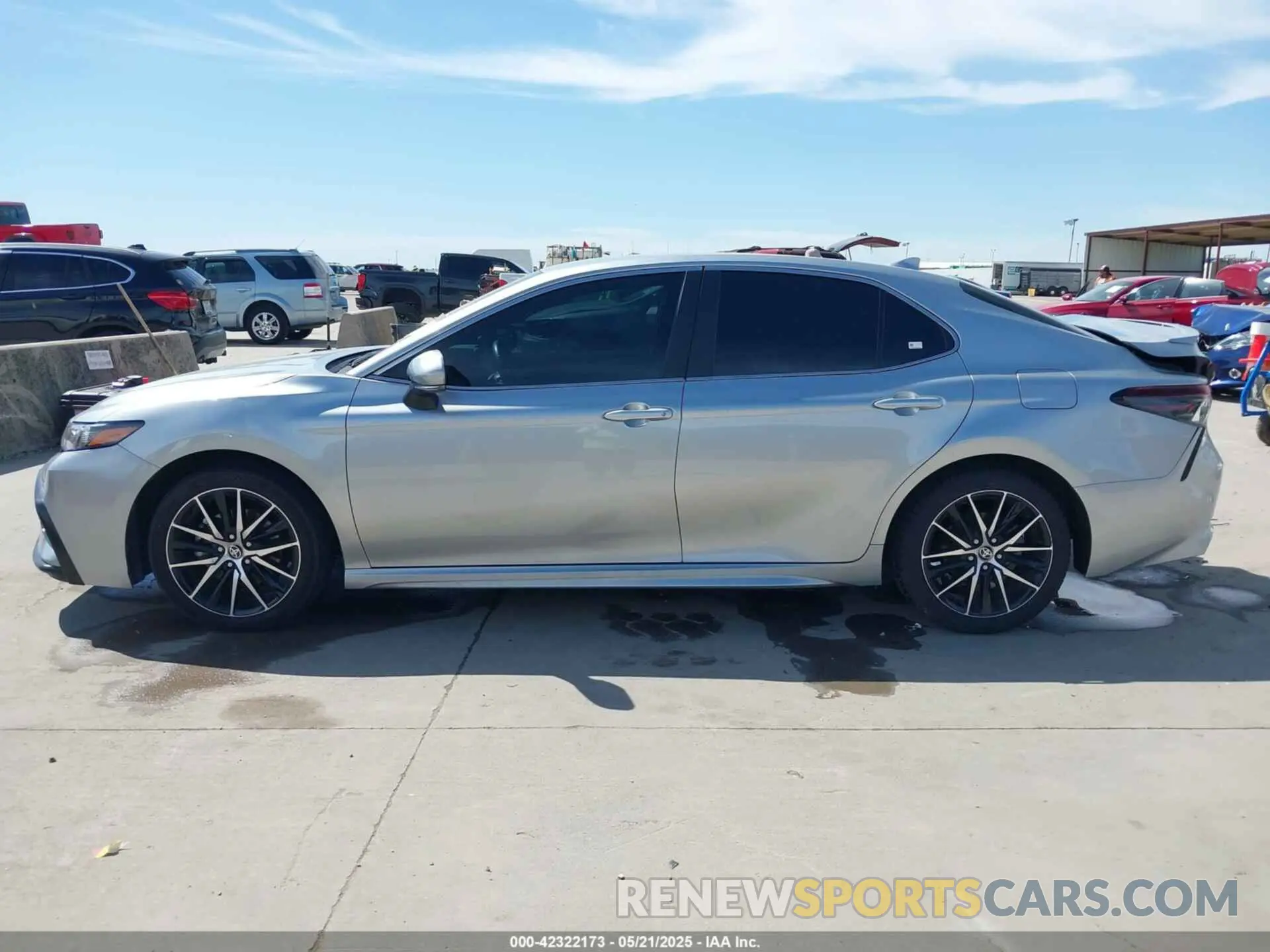 14 fotografías del automóvil dañado 4T1G11AK9PU829892 TOYOTA CAMRY 2023