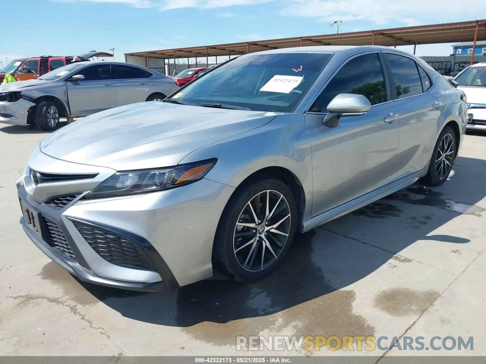 2 fotografías del automóvil dañado 4T1G11AK9PU829892 TOYOTA CAMRY 2023