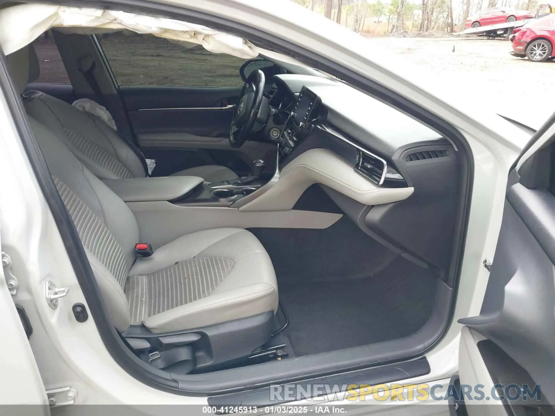 5 fotografías del automóvil dañado 4T1G11AKXPU083663 TOYOTA CAMRY 2023