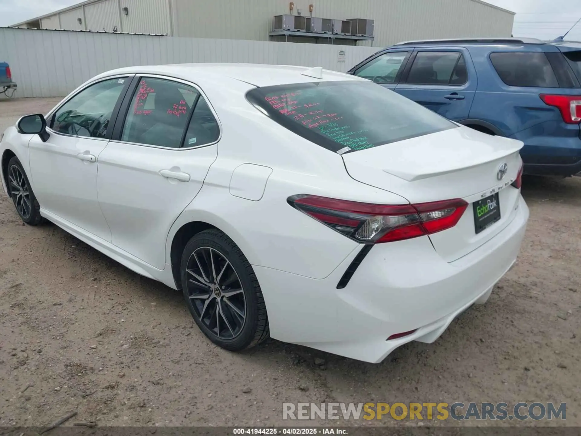 3 fotografías del automóvil dañado 4T1G11AKXPU088961 TOYOTA CAMRY 2023