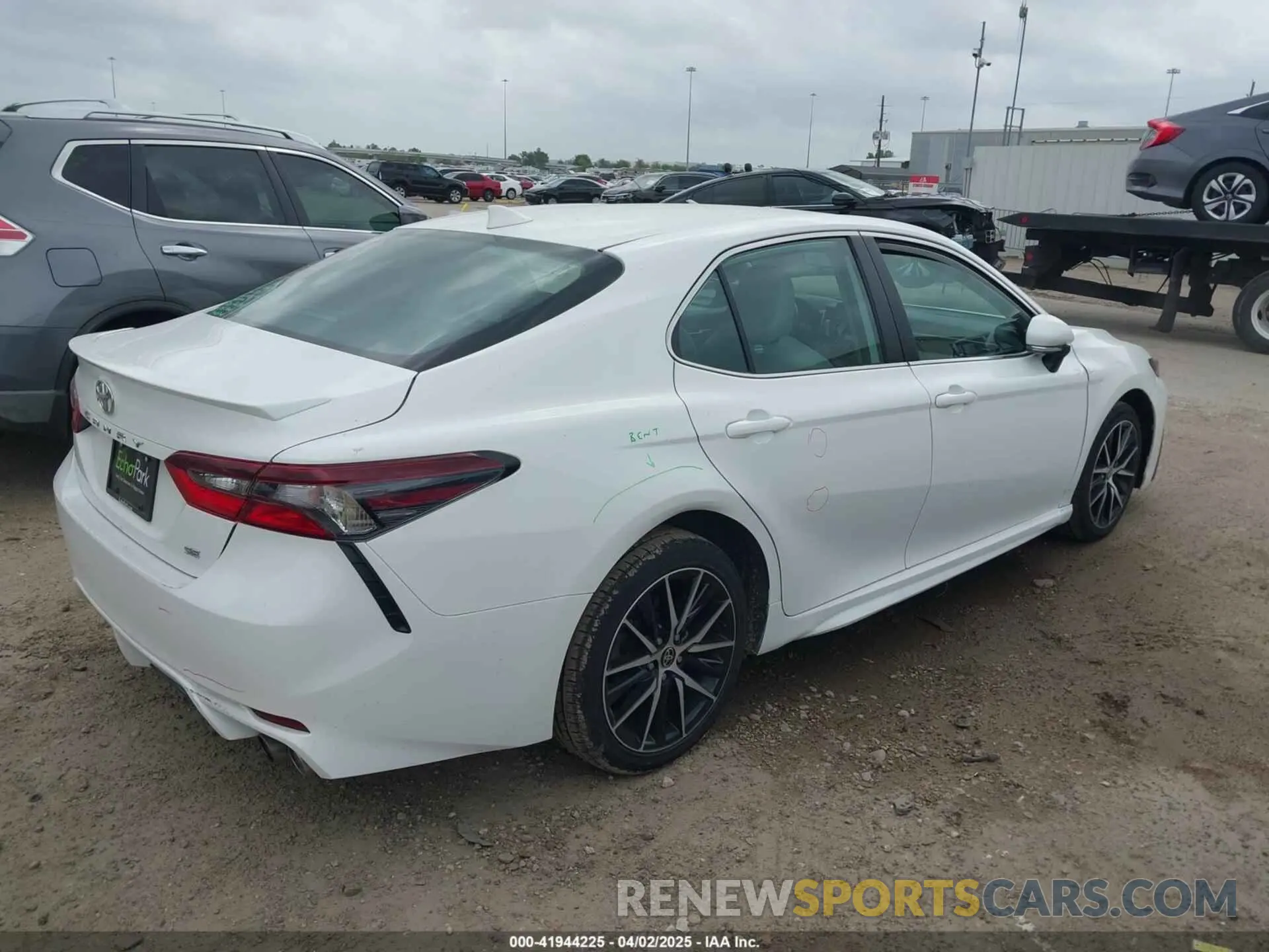 4 fotografías del automóvil dañado 4T1G11AKXPU088961 TOYOTA CAMRY 2023