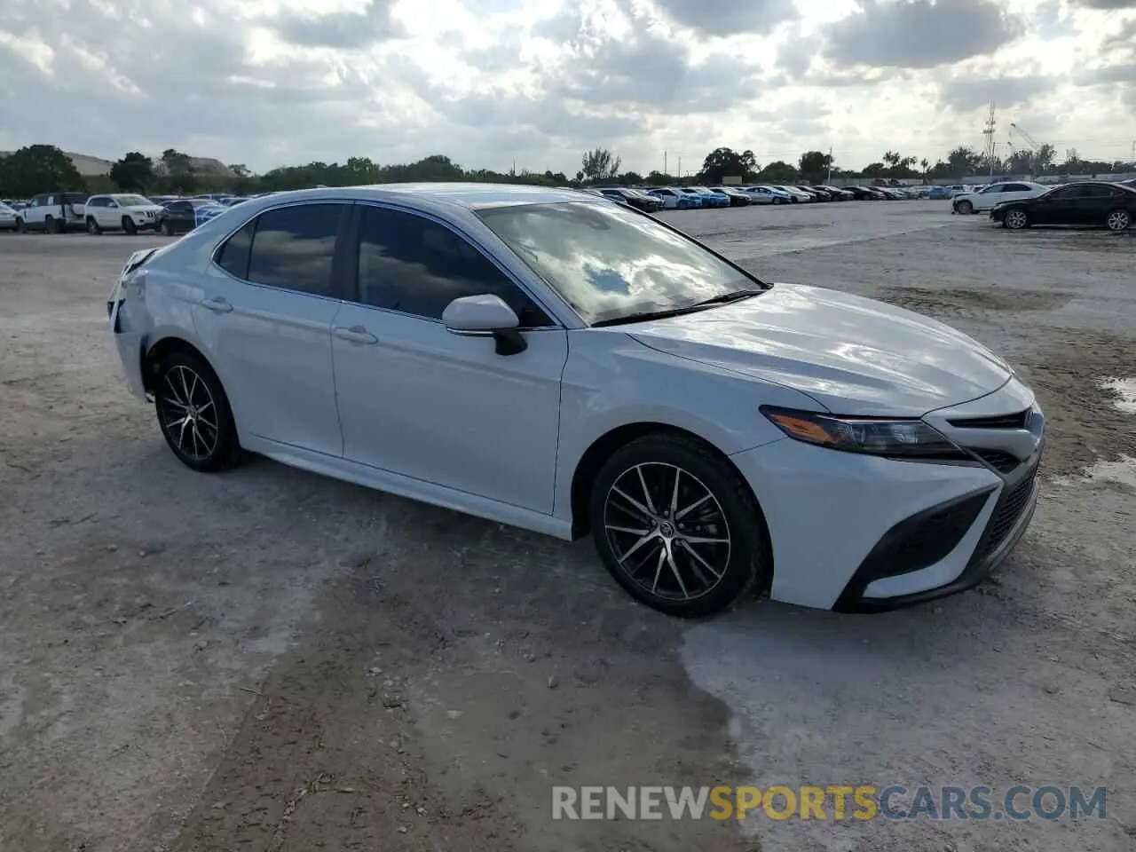 4 fotografías del automóvil dañado 4T1G11AKXPU101840 TOYOTA CAMRY 2023