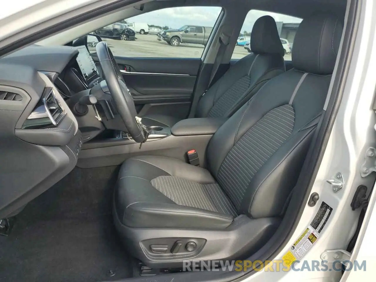 7 fotografías del automóvil dañado 4T1G11AKXPU101840 TOYOTA CAMRY 2023