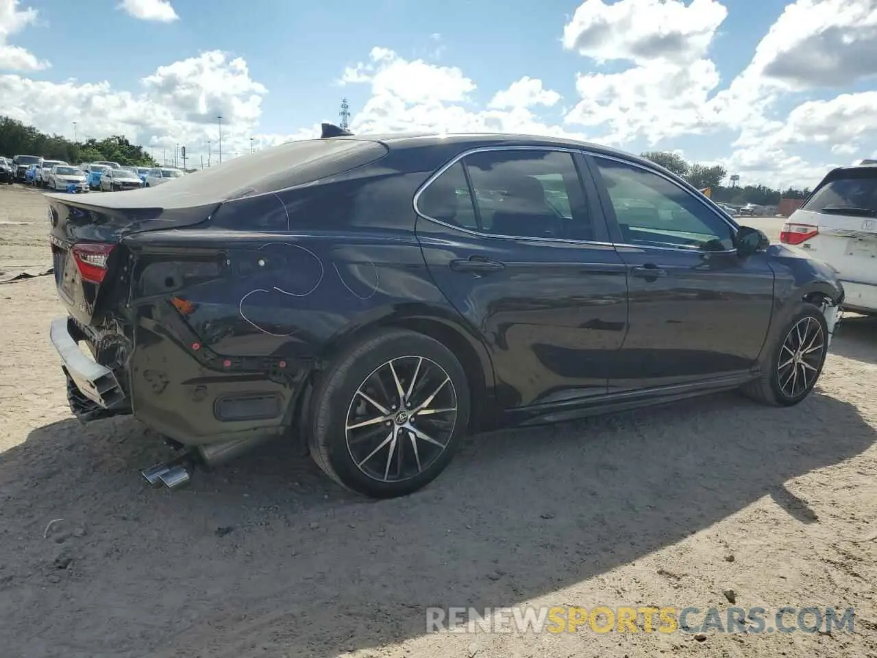 3 fotografías del automóvil dañado 4T1G11AKXPU102874 TOYOTA CAMRY 2023