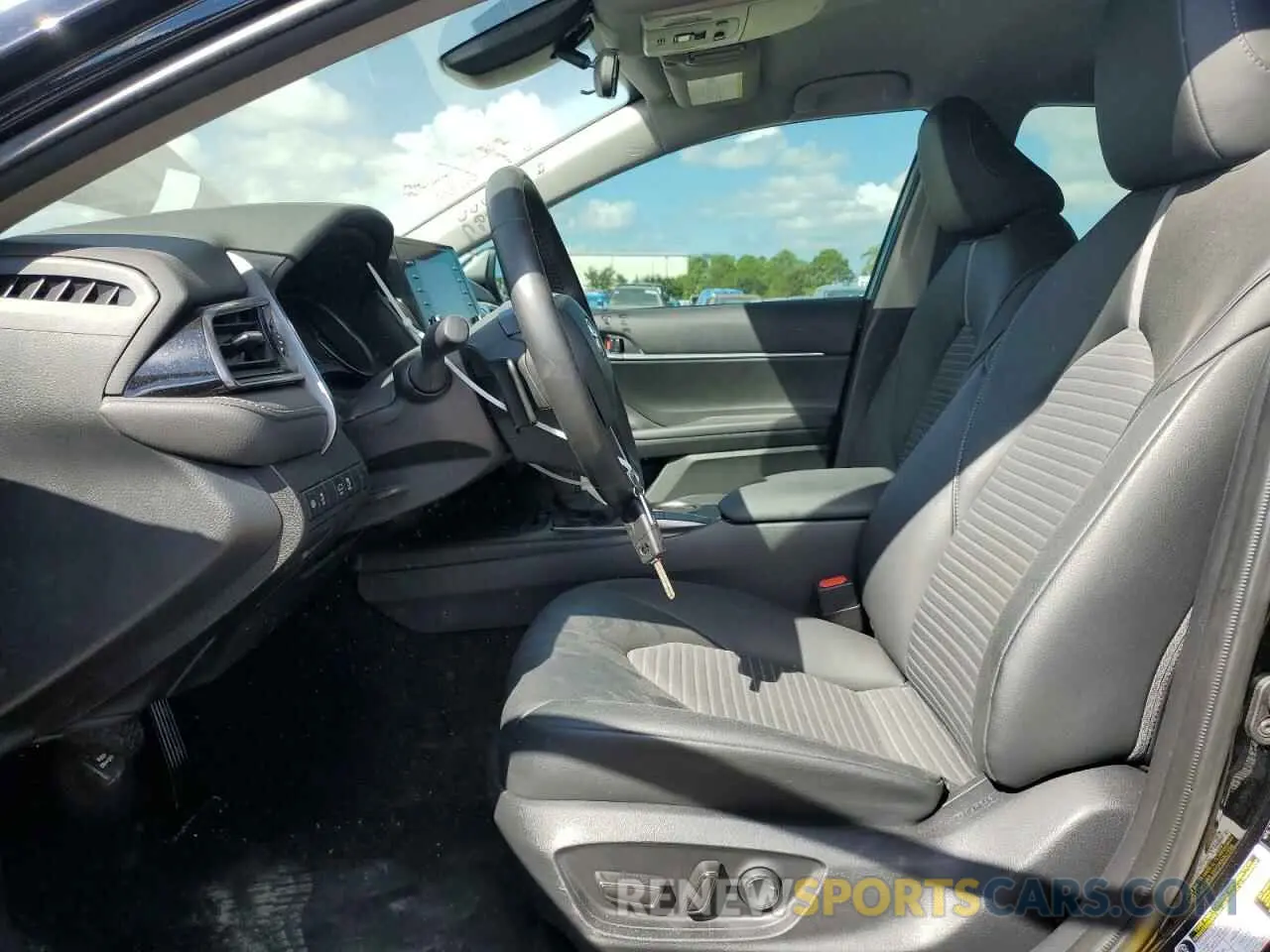 7 fotografías del automóvil dañado 4T1G11AKXPU102874 TOYOTA CAMRY 2023