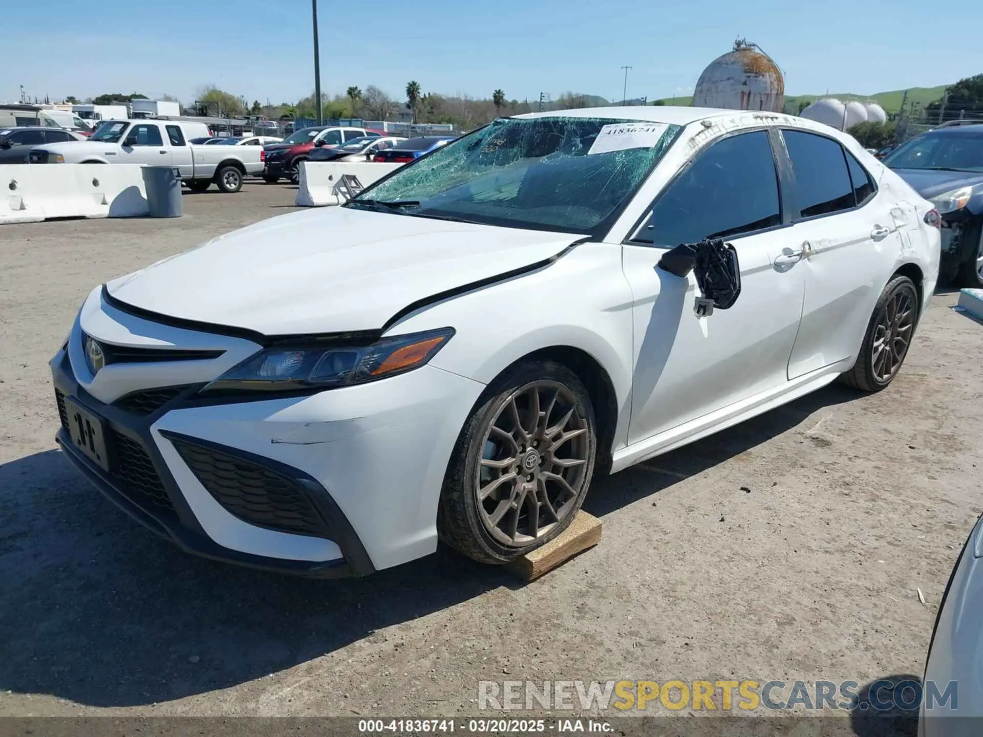 2 fotografías del automóvil dañado 4T1G11AKXPU135891 TOYOTA CAMRY 2023