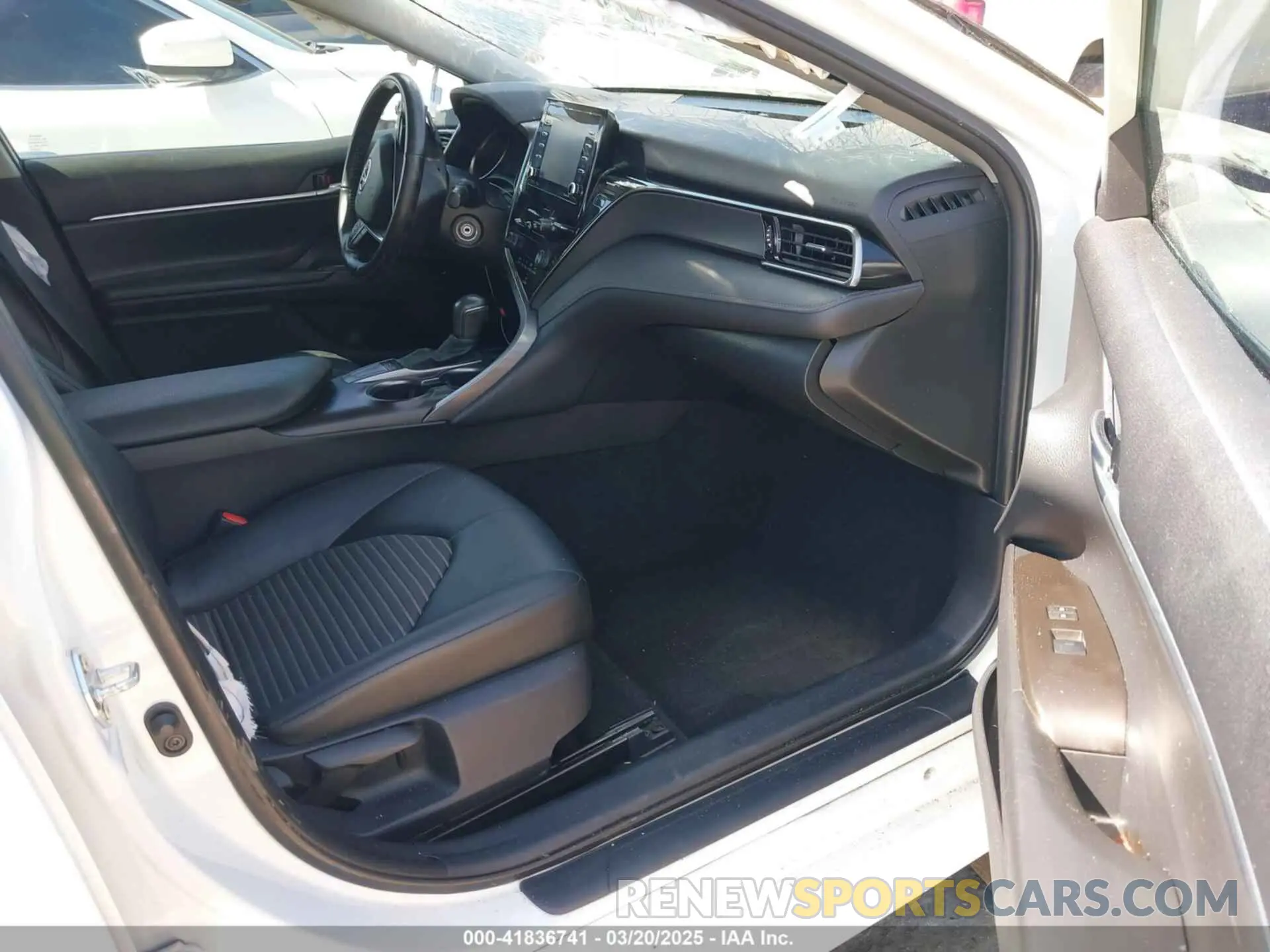 5 fotografías del automóvil dañado 4T1G11AKXPU135891 TOYOTA CAMRY 2023